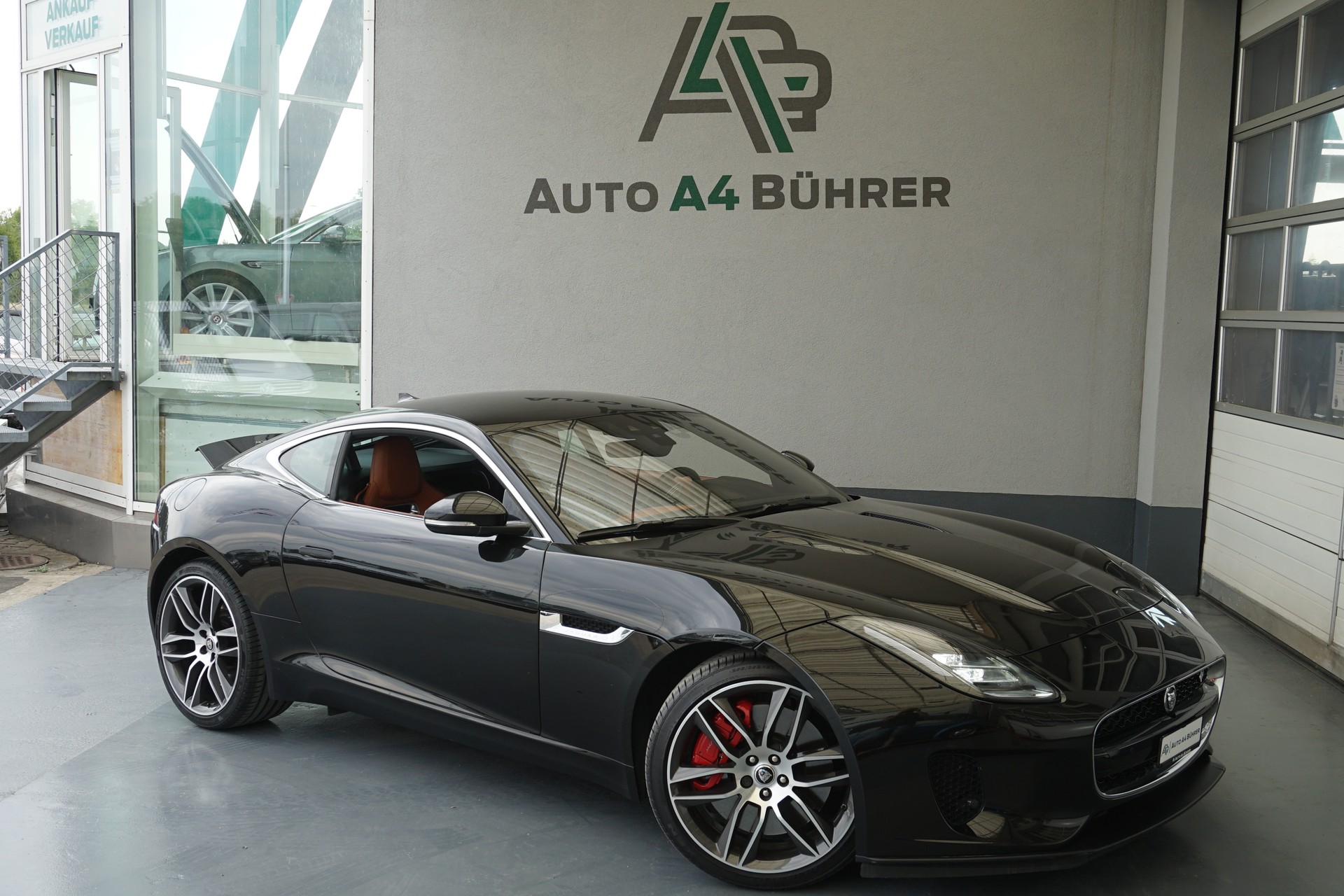 JAGUAR F-Type 2.0 I4 R-Dynamic 300PS Coupé-showroom-element-2