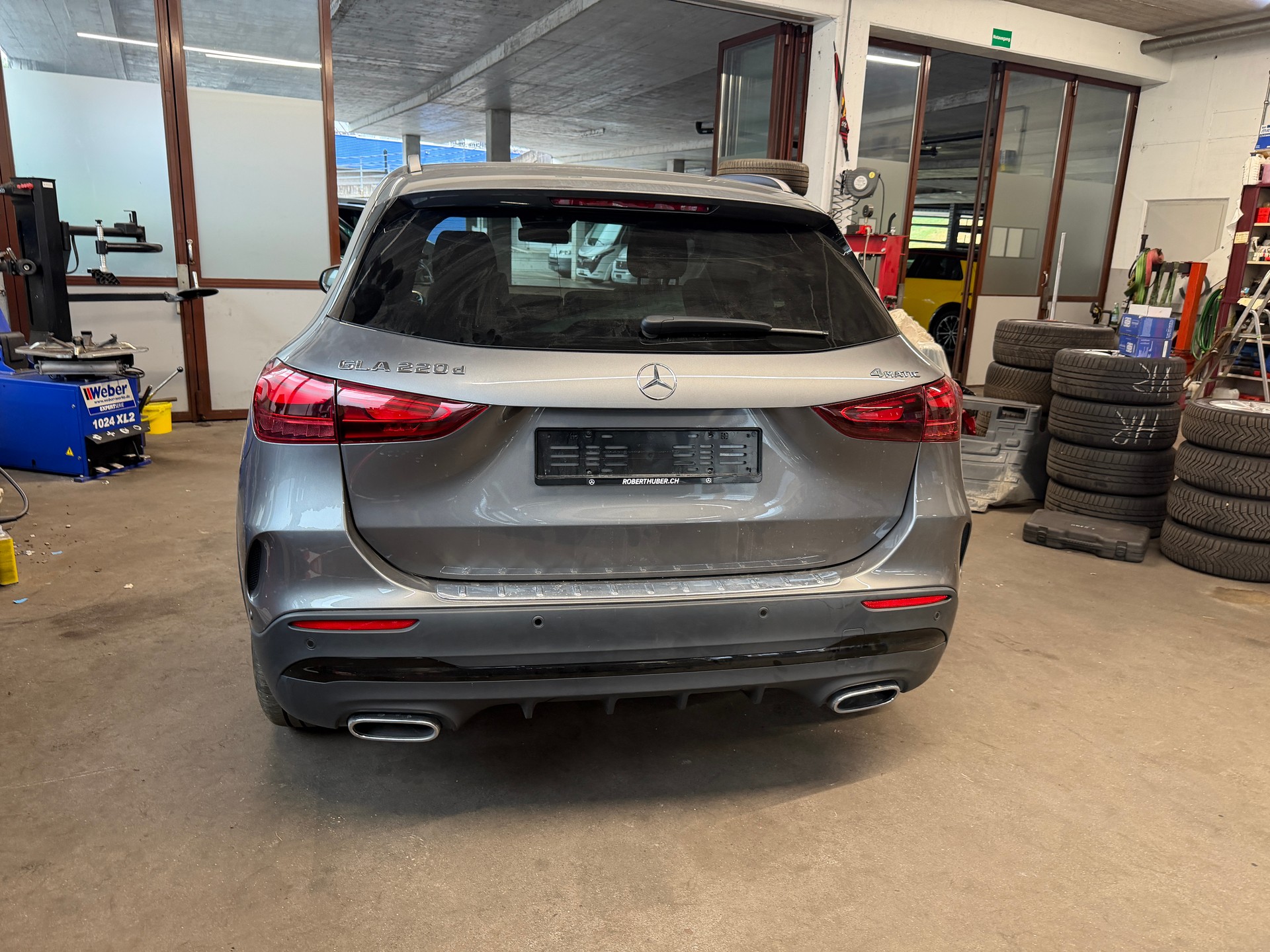 MERCEDES-BENZ GLA 220 d AMG Line 4matic-image-2