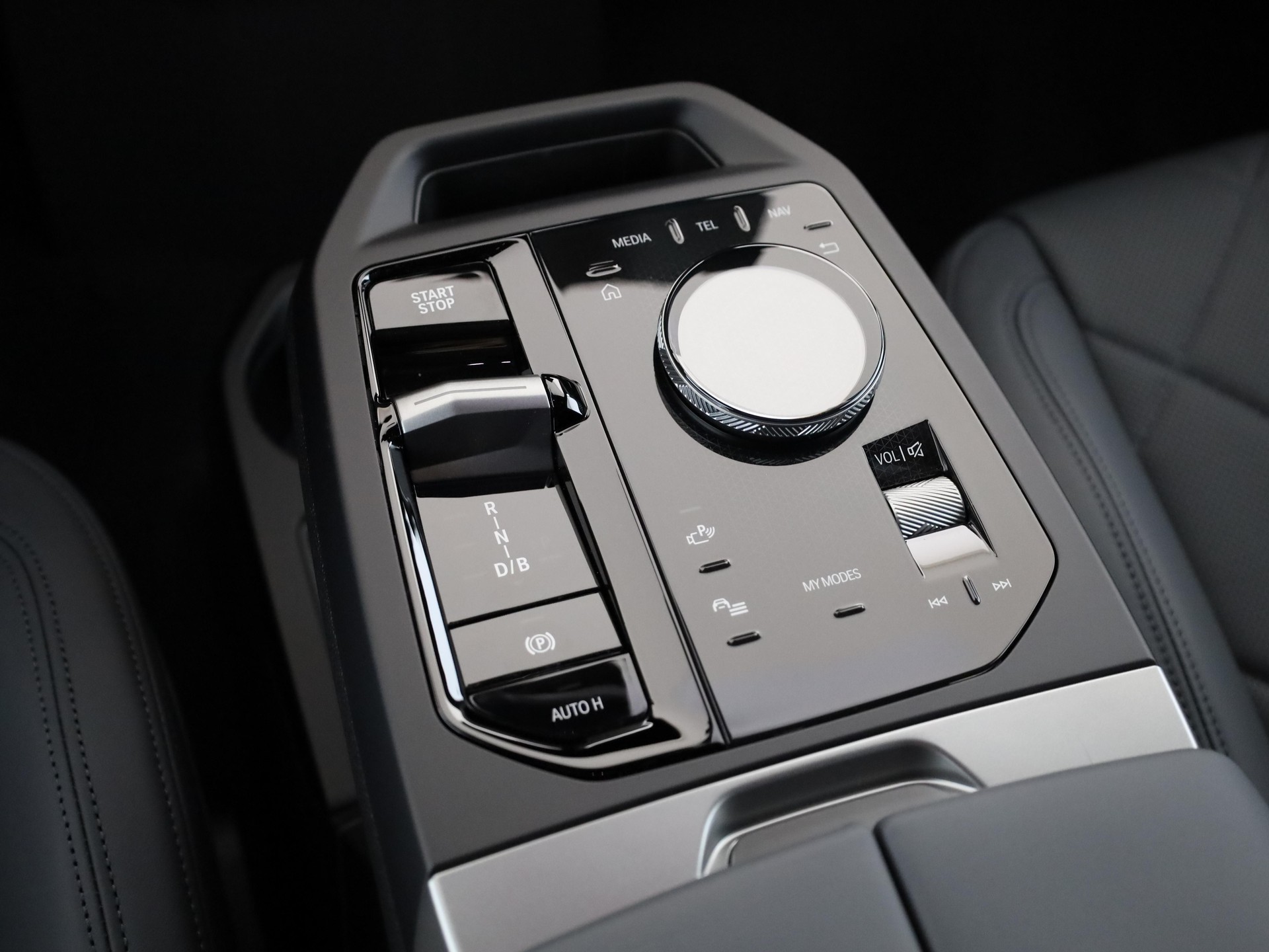 BMW iX xDrive60-image-21
