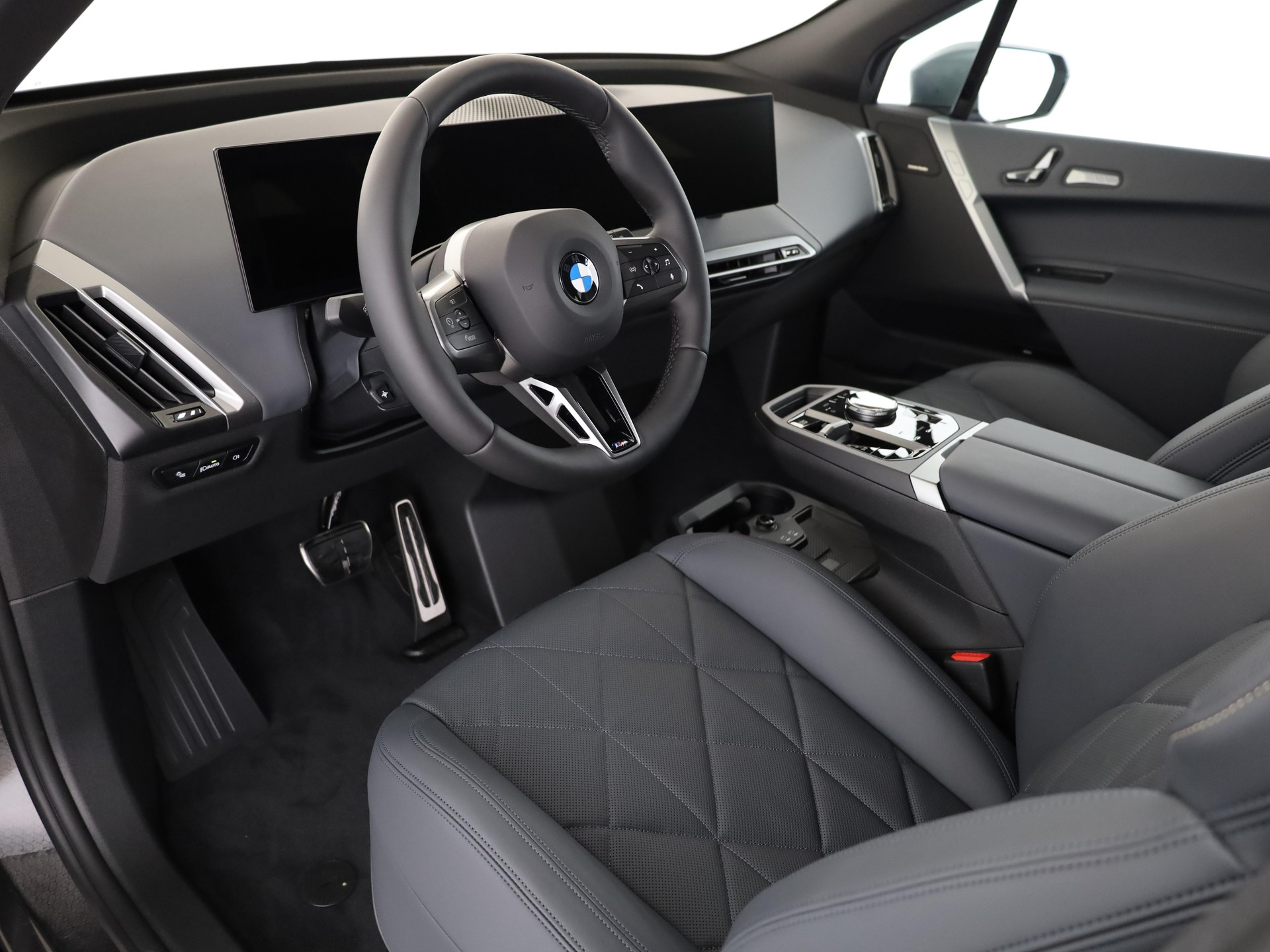 BMW iX xDrive60-image-14