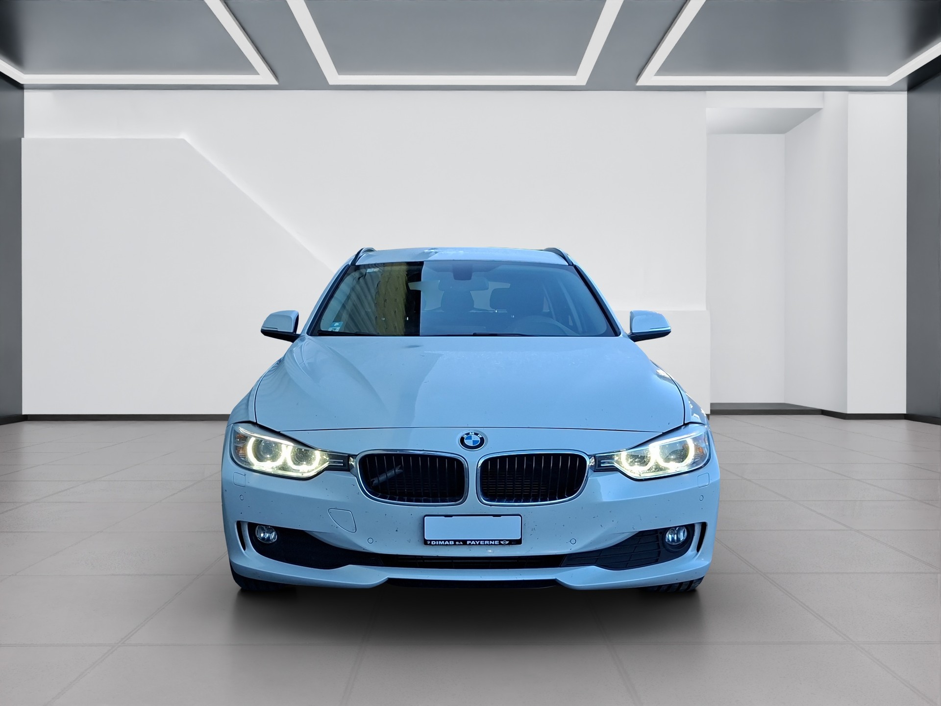BMW 320d Touring Steptronic-showroom-element-1