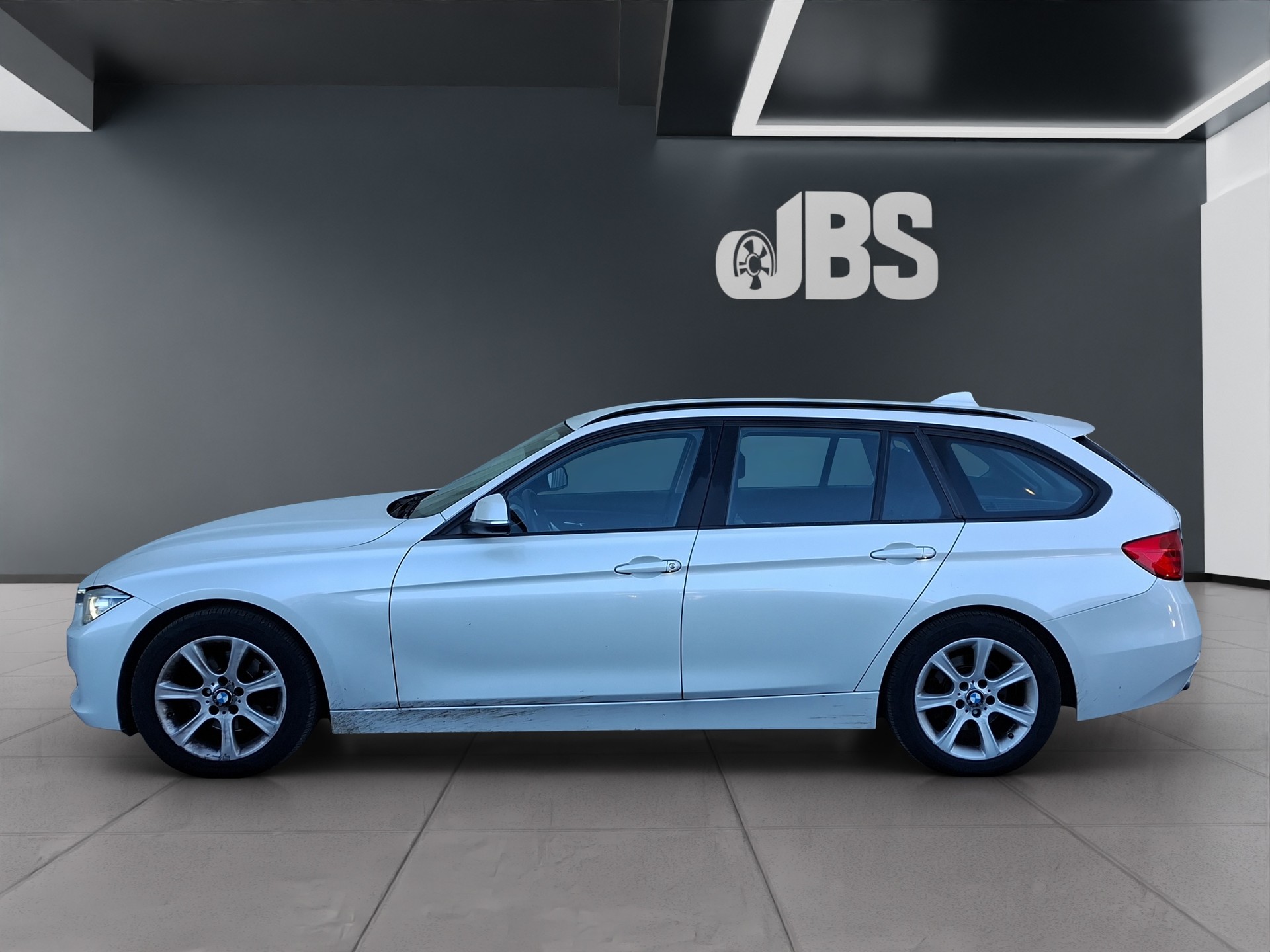 BMW 320d Touring Steptronic-showroom-element-2