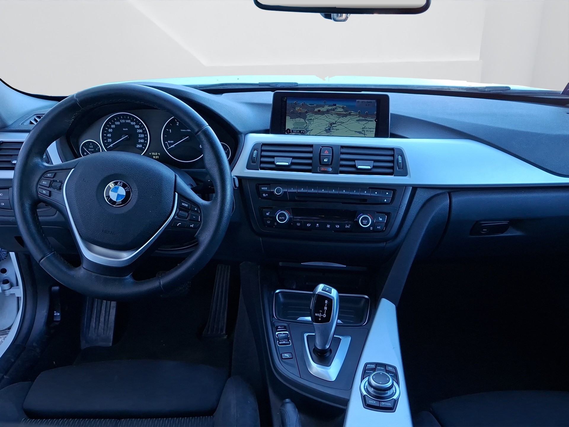BMW 320d Touring Steptronic-image-12