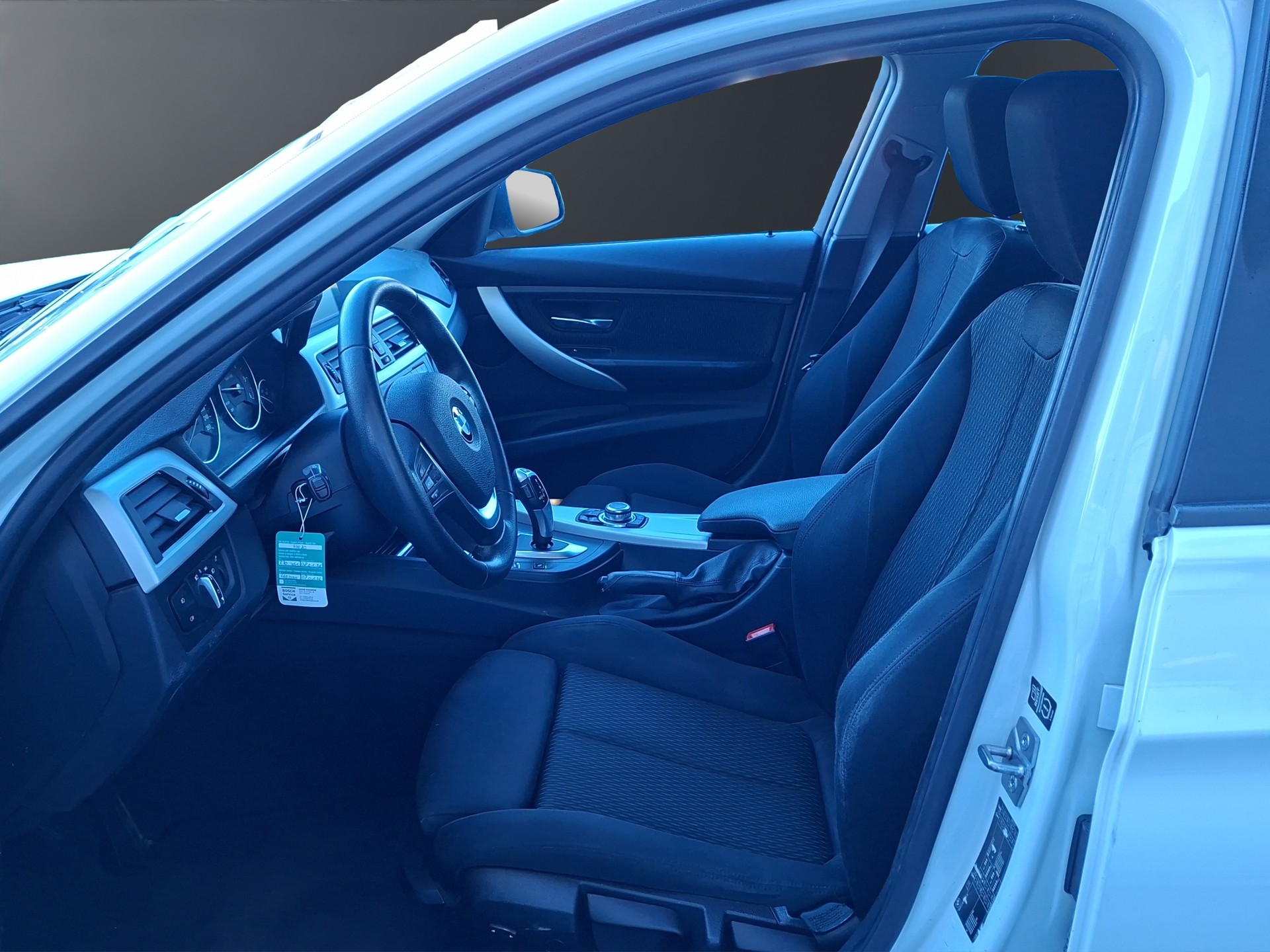 BMW 320d Touring Steptronic-image-8
