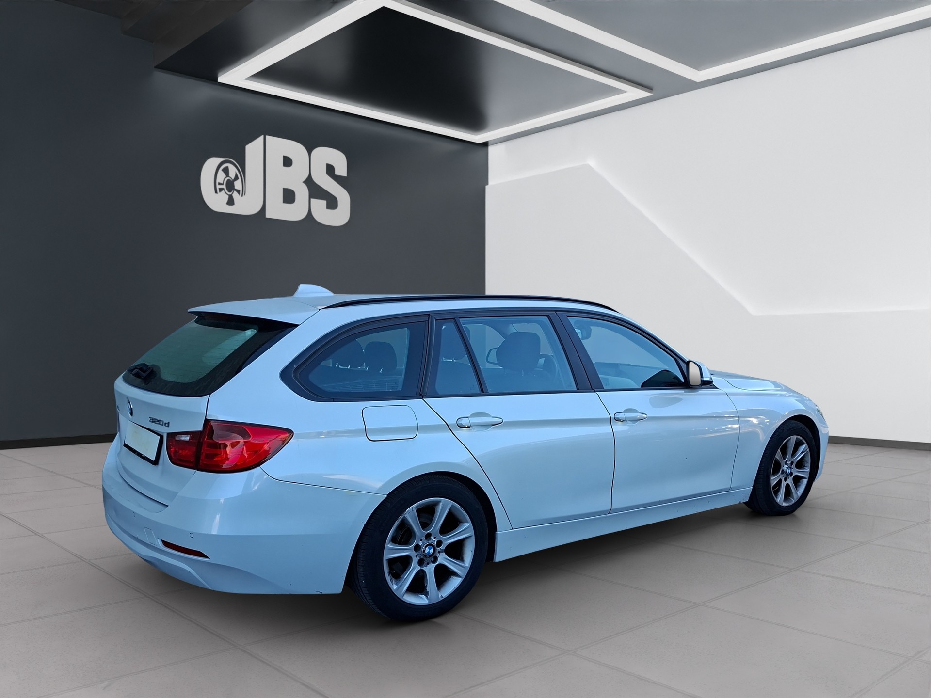 BMW 320d Touring Steptronic-showroom-element-3