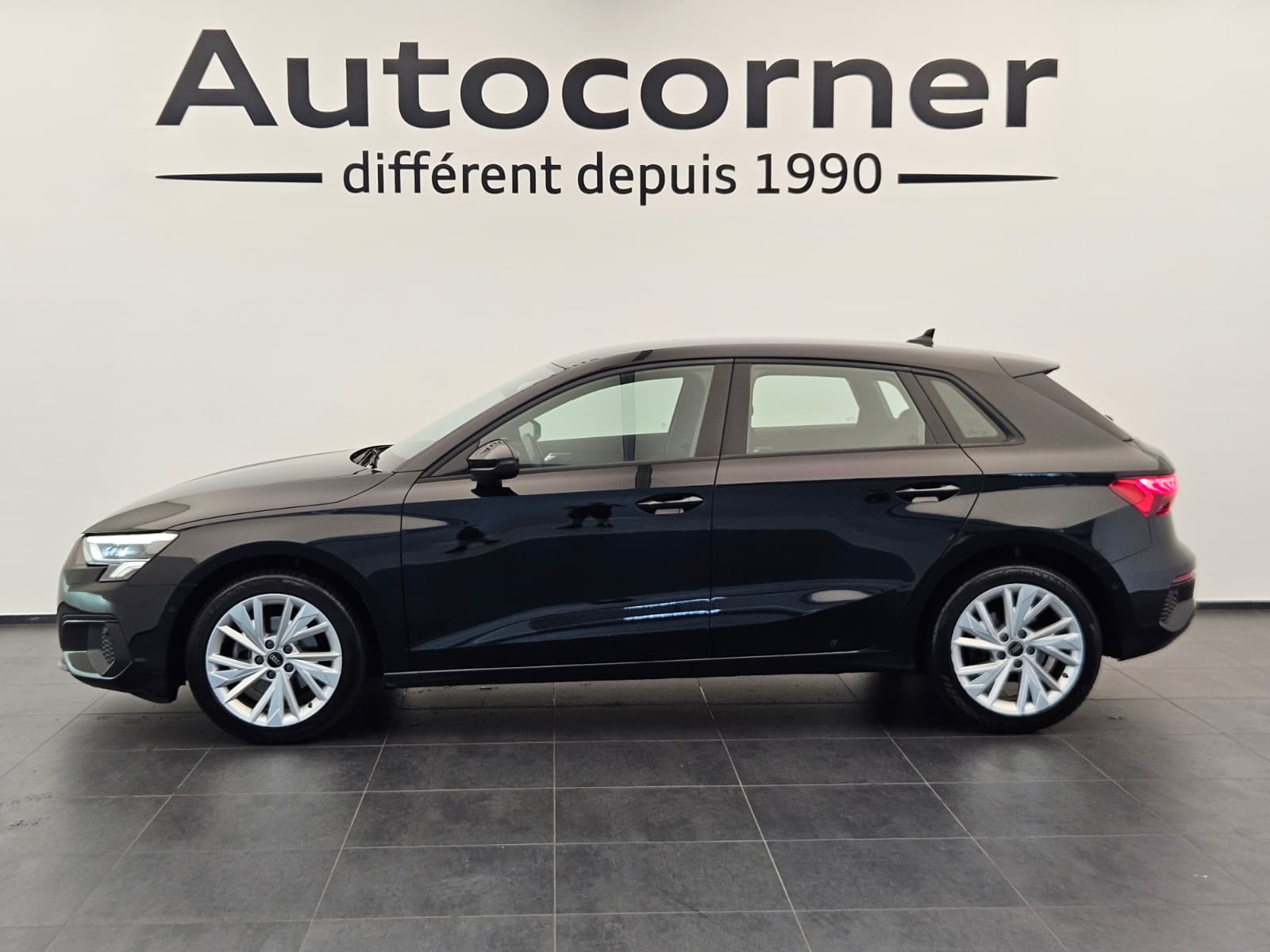 AUDI A3 Sportback 35 TFSI Attraction S-tronic-image-1