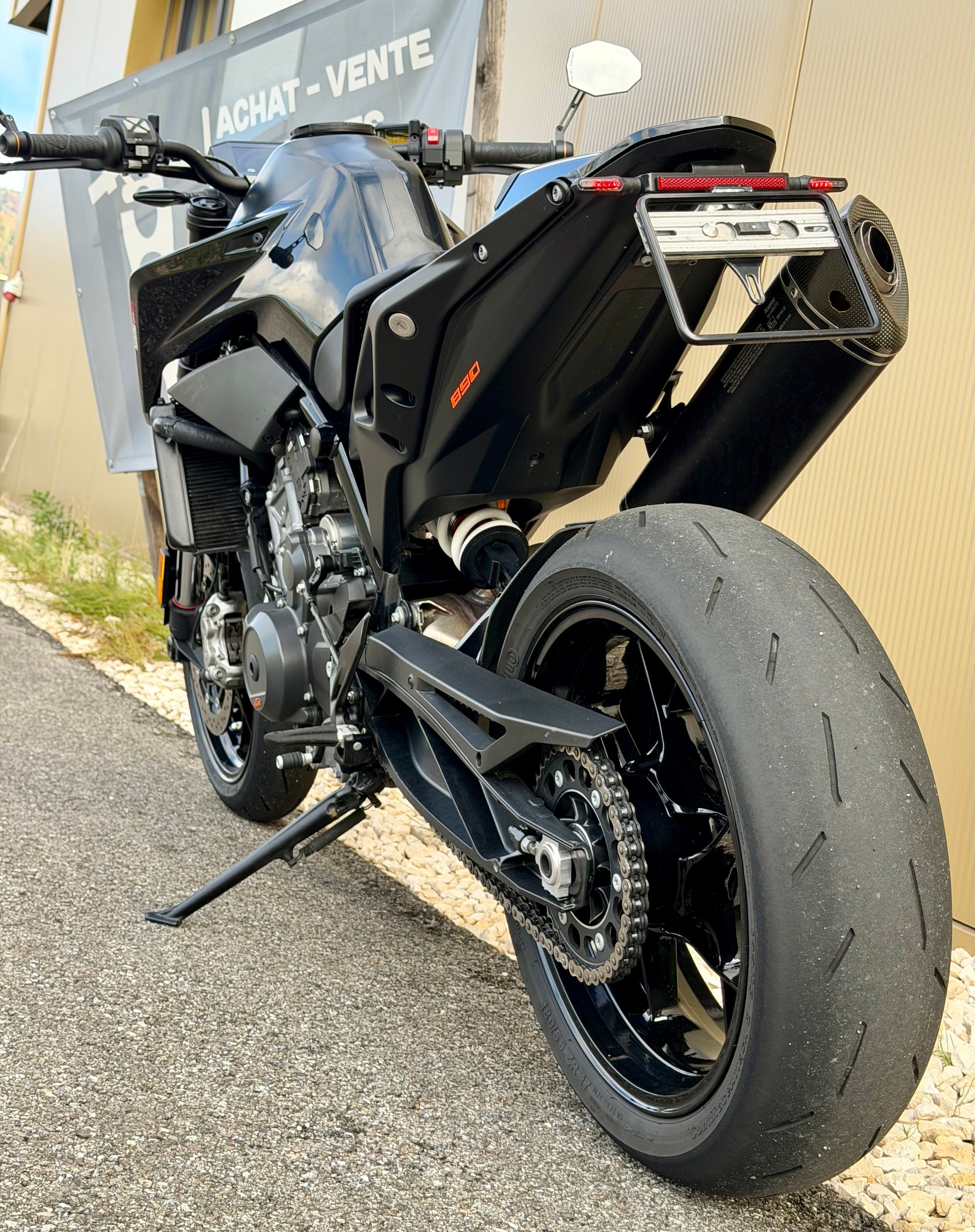 KTM 890 Duke L-image-12