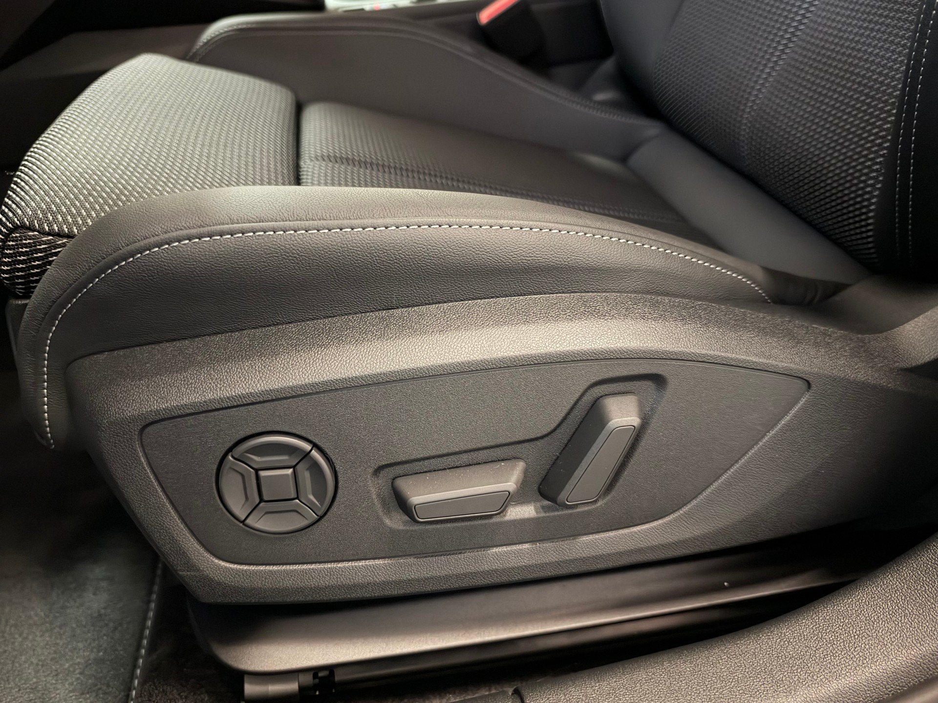 AUDI A3 Sportback TFSI 110 kW S line S tronic-image-23