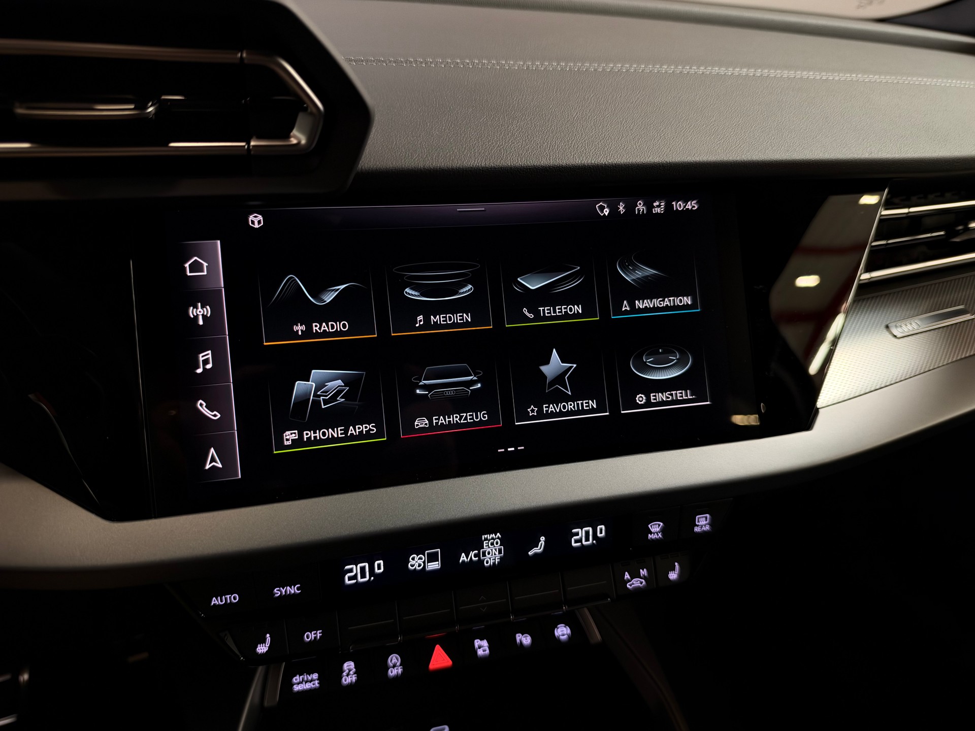 AUDI A3 Sportback TFSI 110 kW S line S tronic-image-24