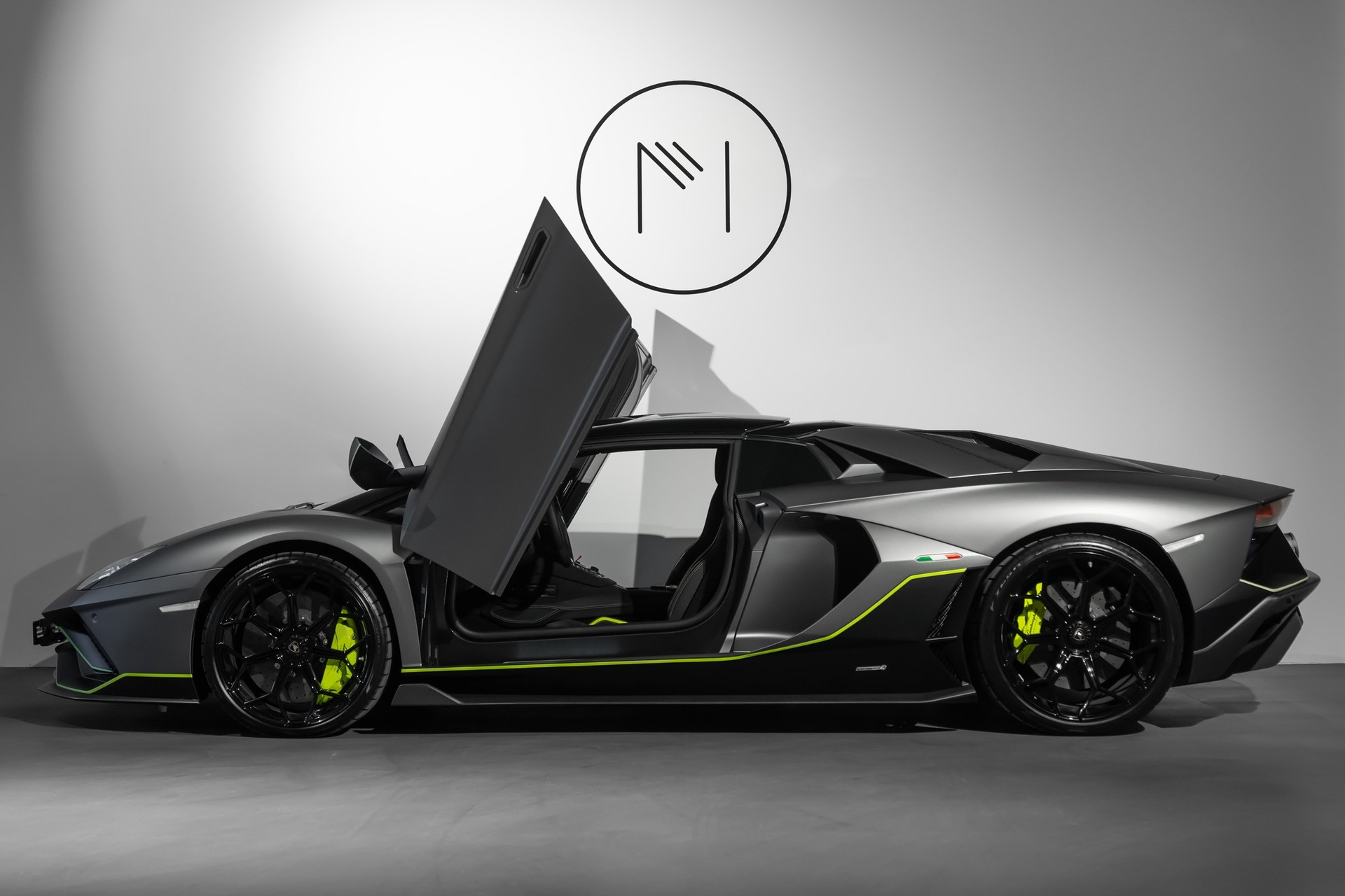 LAMBORGHINI Aventador LP780-4 Roadster E-Gear Ultimae-showroom-element-1