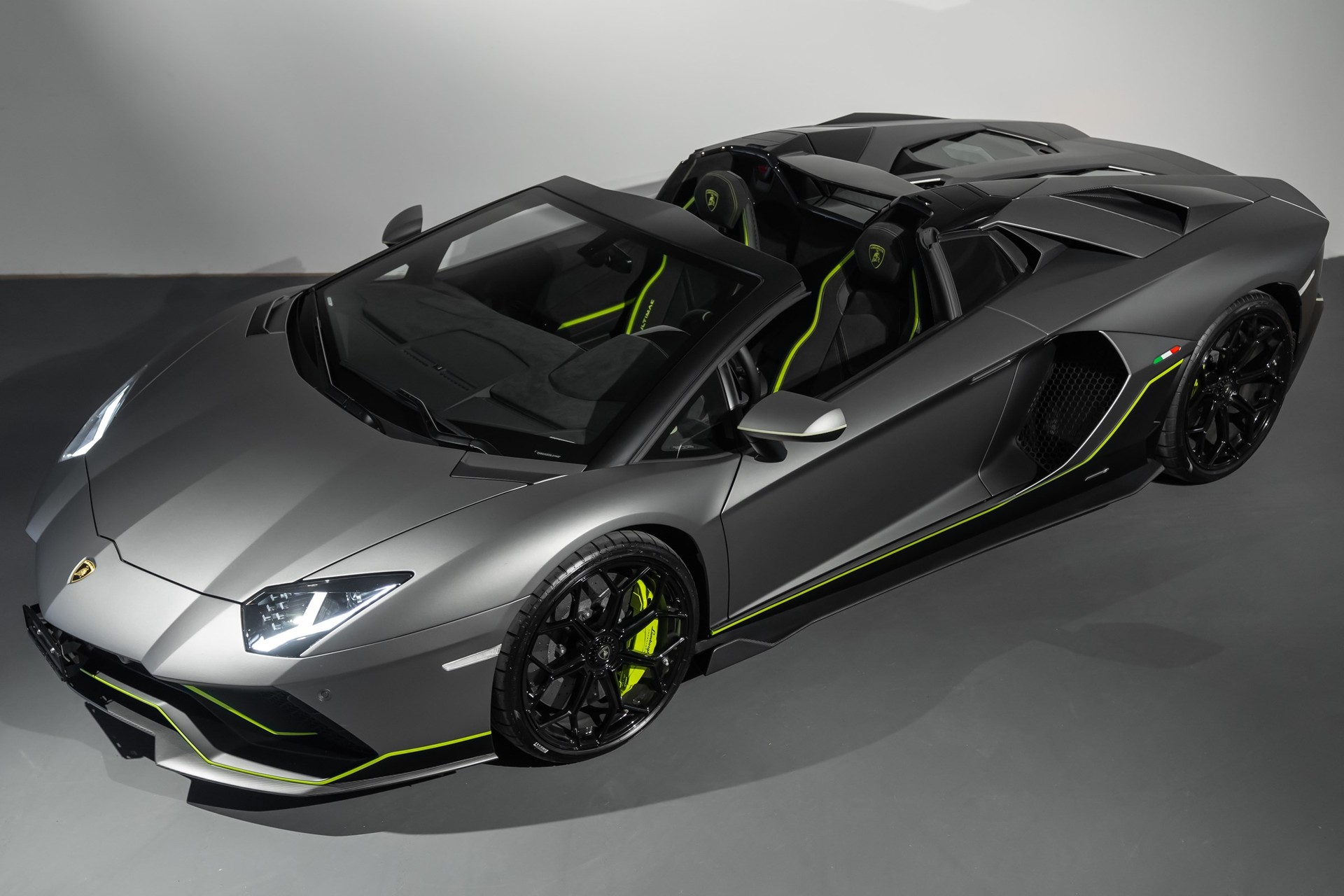 LAMBORGHINI Aventador LP780-4 Roadster E-Gear Ultimae-image-4