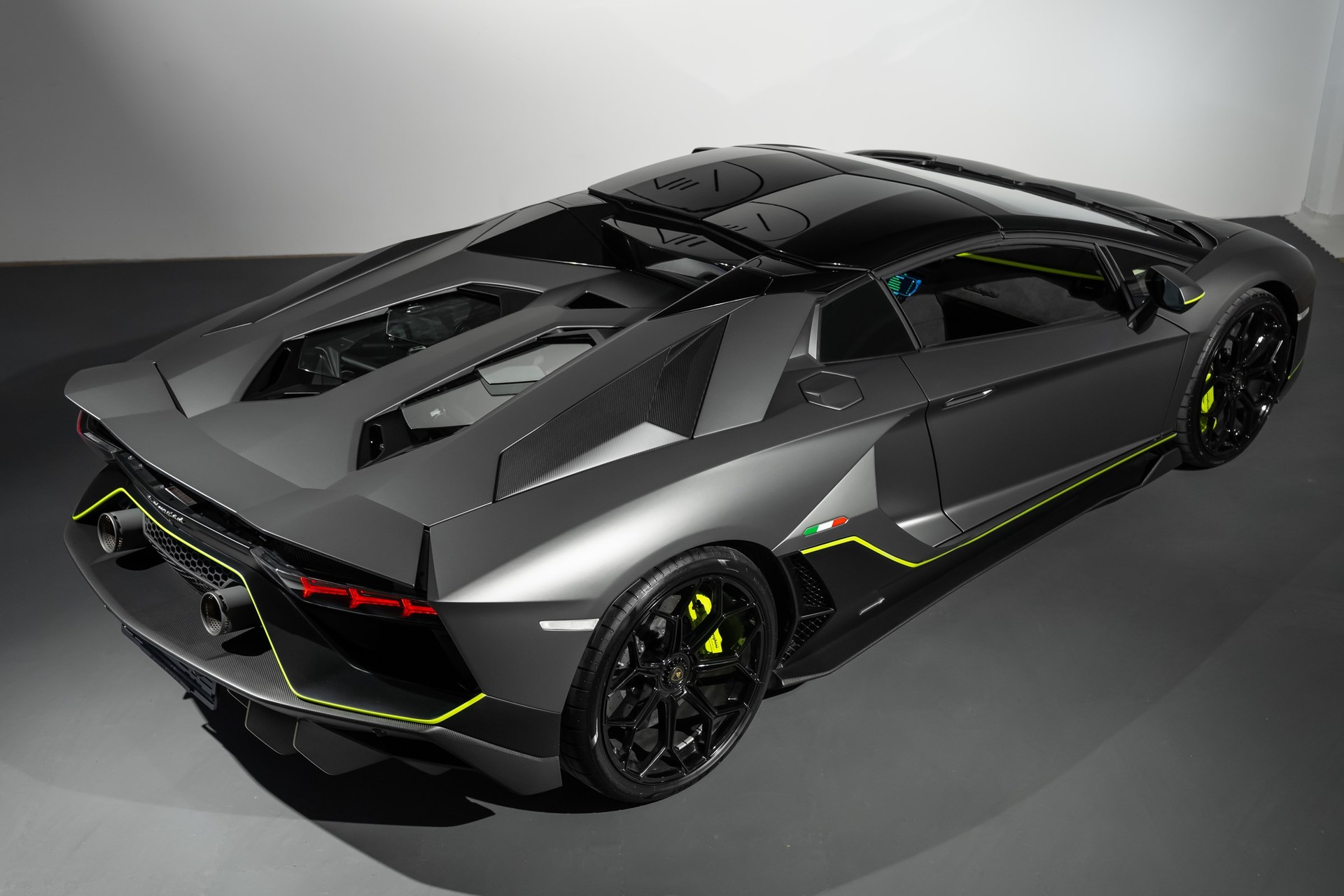 LAMBORGHINI Aventador LP780-4 Roadster E-Gear Ultimae-image-9