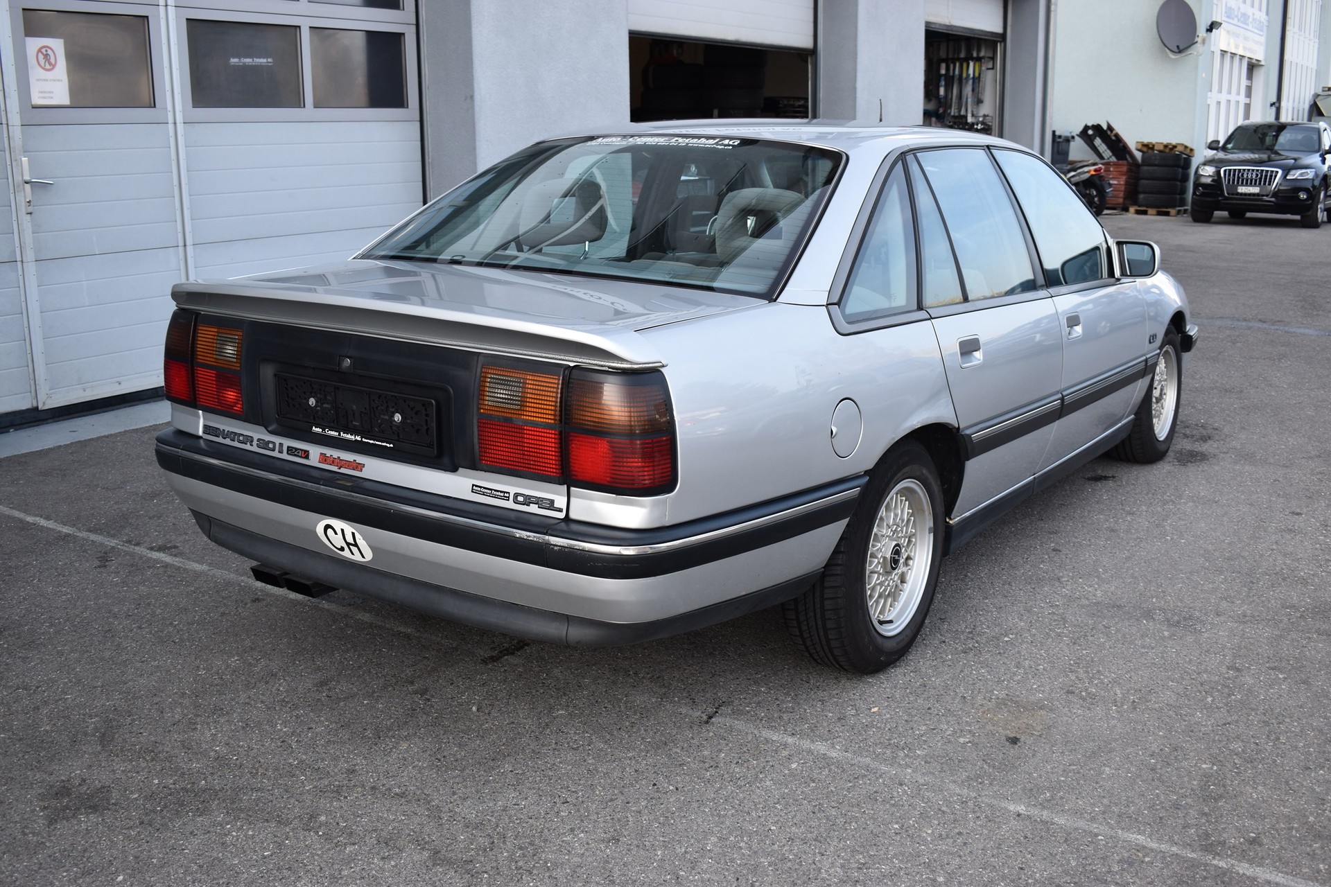 OPEL Senator 3.0i 24V CD-showroom-element-3