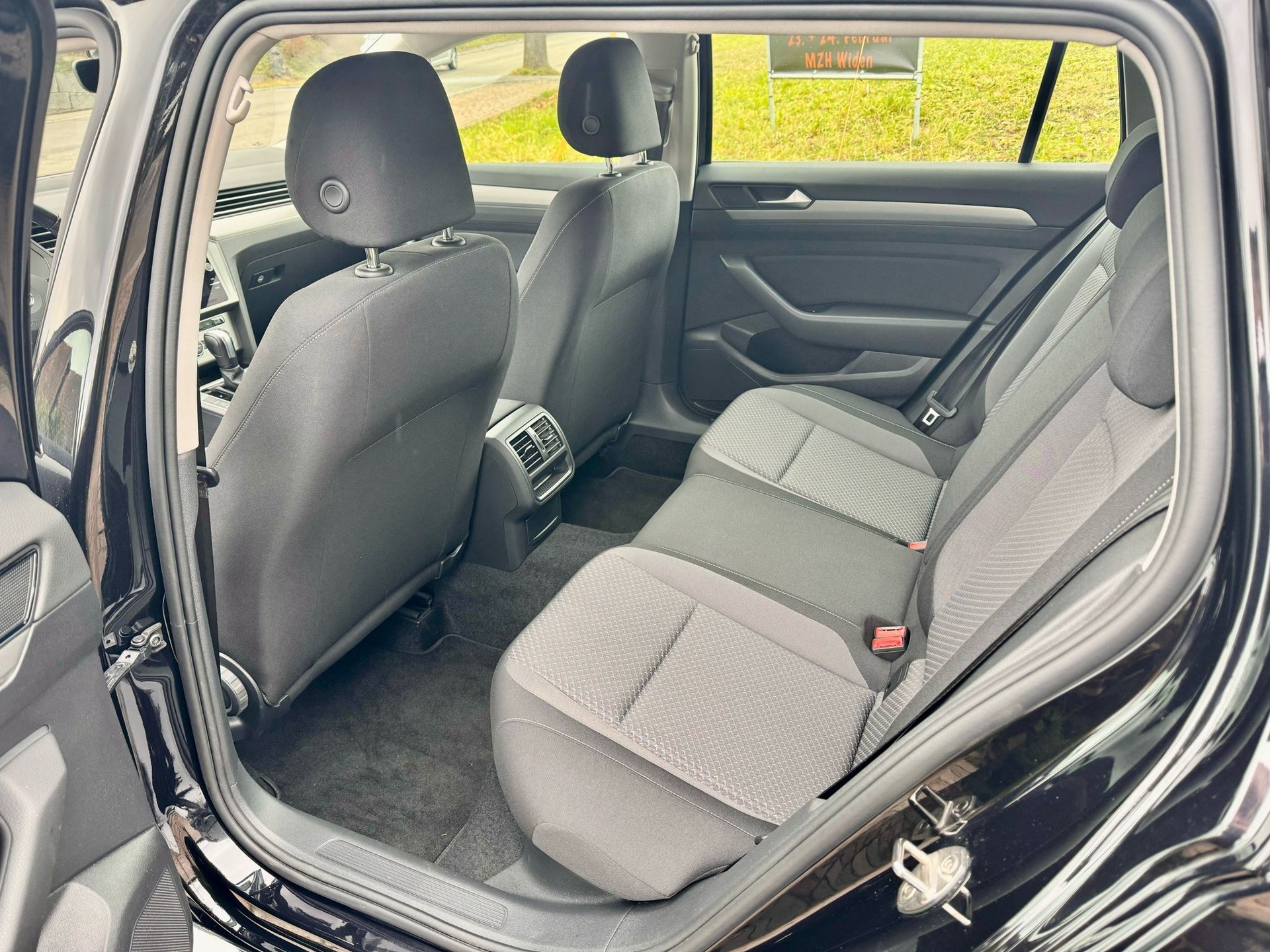 VW Passat 2.0 TDI BMT Elegance DSG-image-7