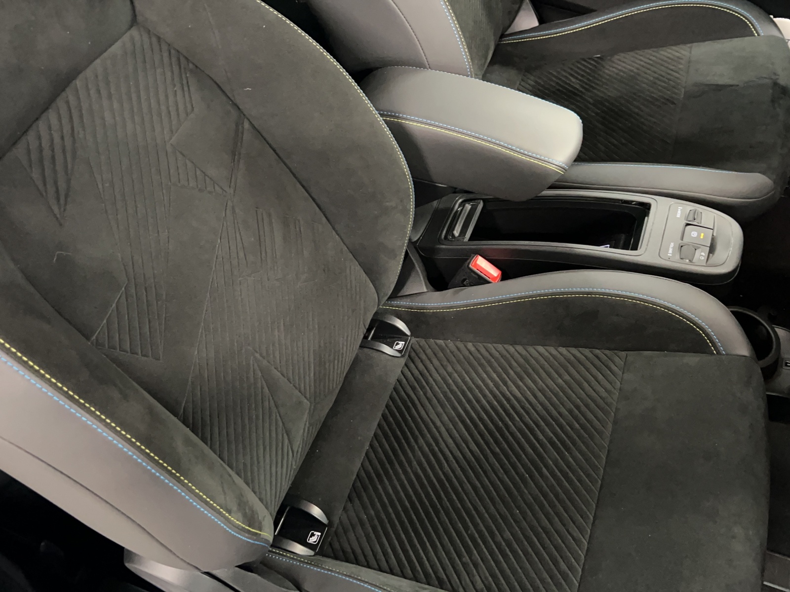 FIAT Abarth 500e Turismo-image-25