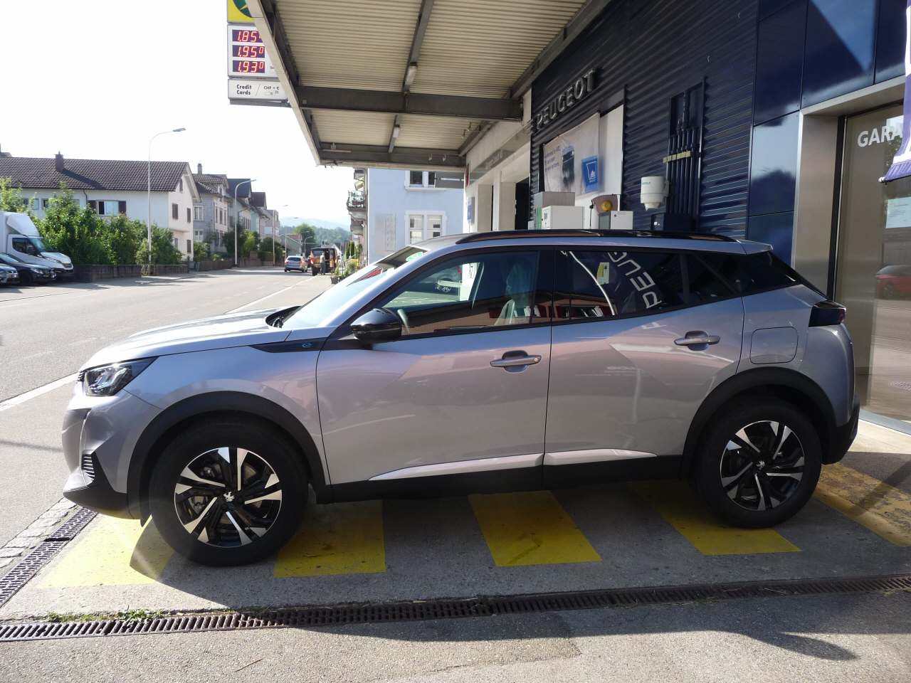 PEUGEOT 2008 e-Allure Pack-showroom-element-3