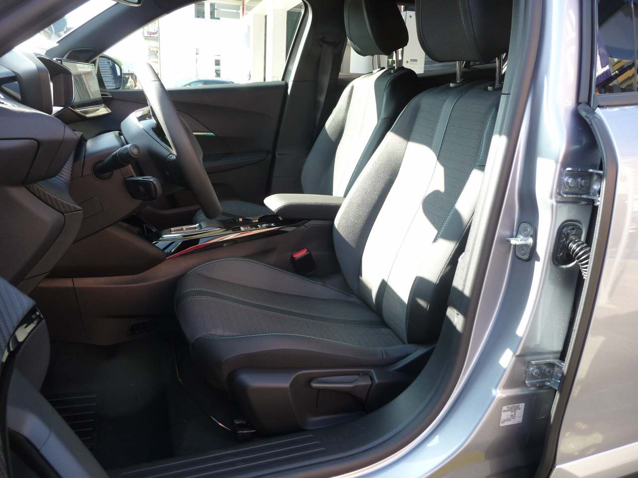 PEUGEOT 2008 e-Allure Pack-image-6