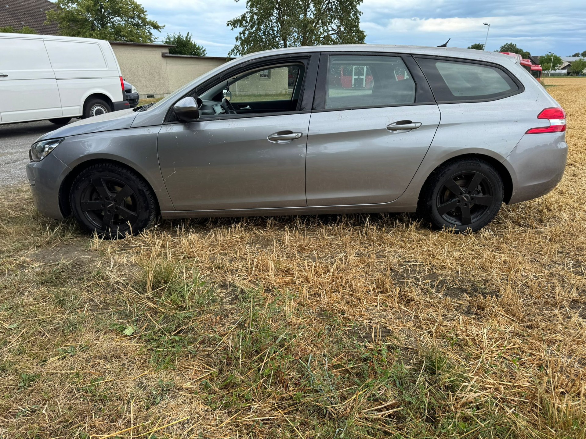 PEUGEOT 308 SW 1.2 THP Active-image-3