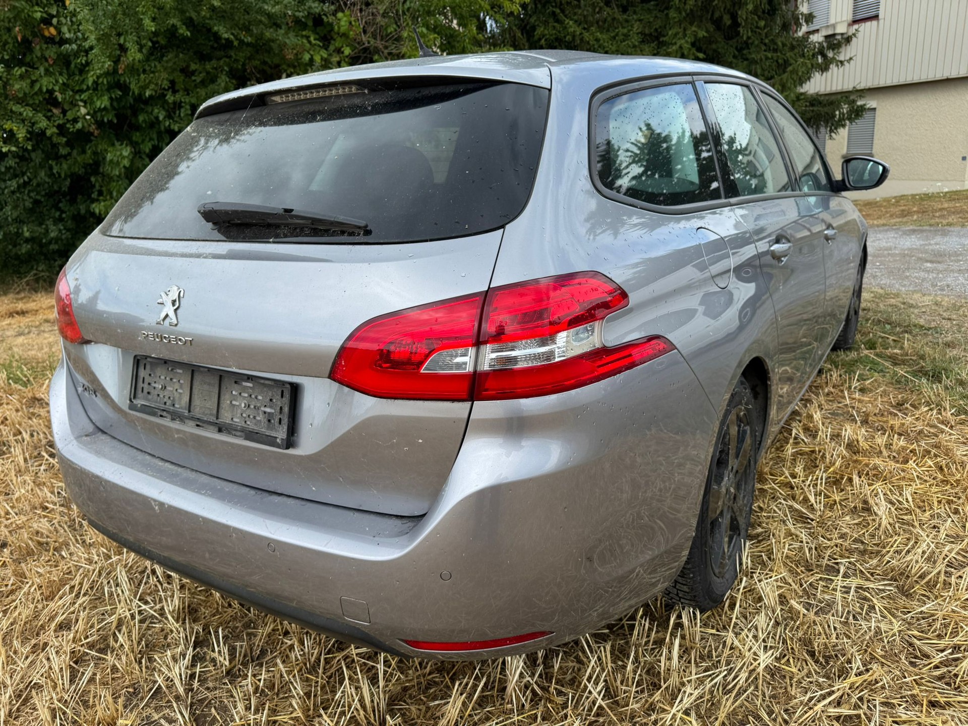 PEUGEOT 308 SW 1.2 THP Active-image-8