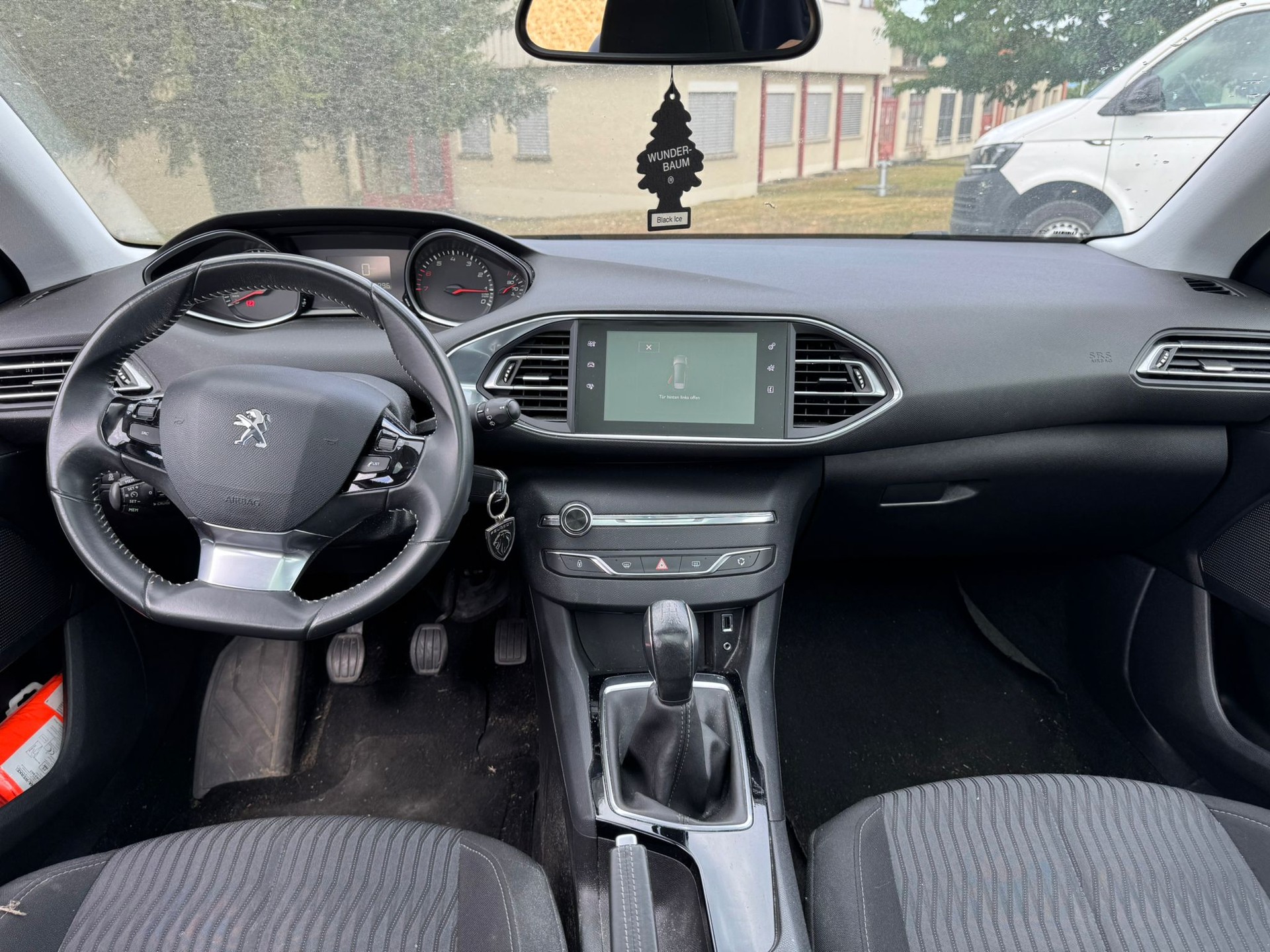 PEUGEOT 308 SW 1.2 THP Active-image-11