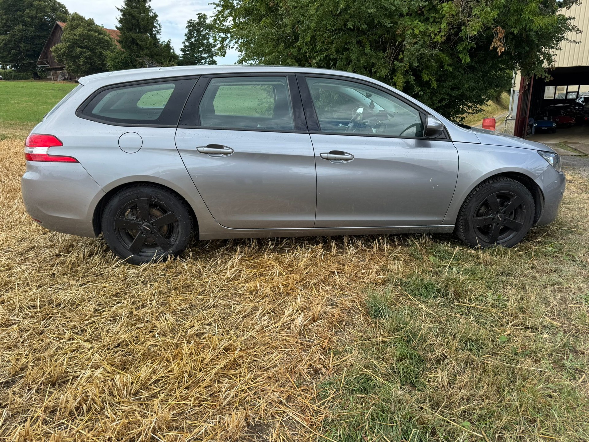 PEUGEOT 308 SW 1.2 THP Active-image-4
