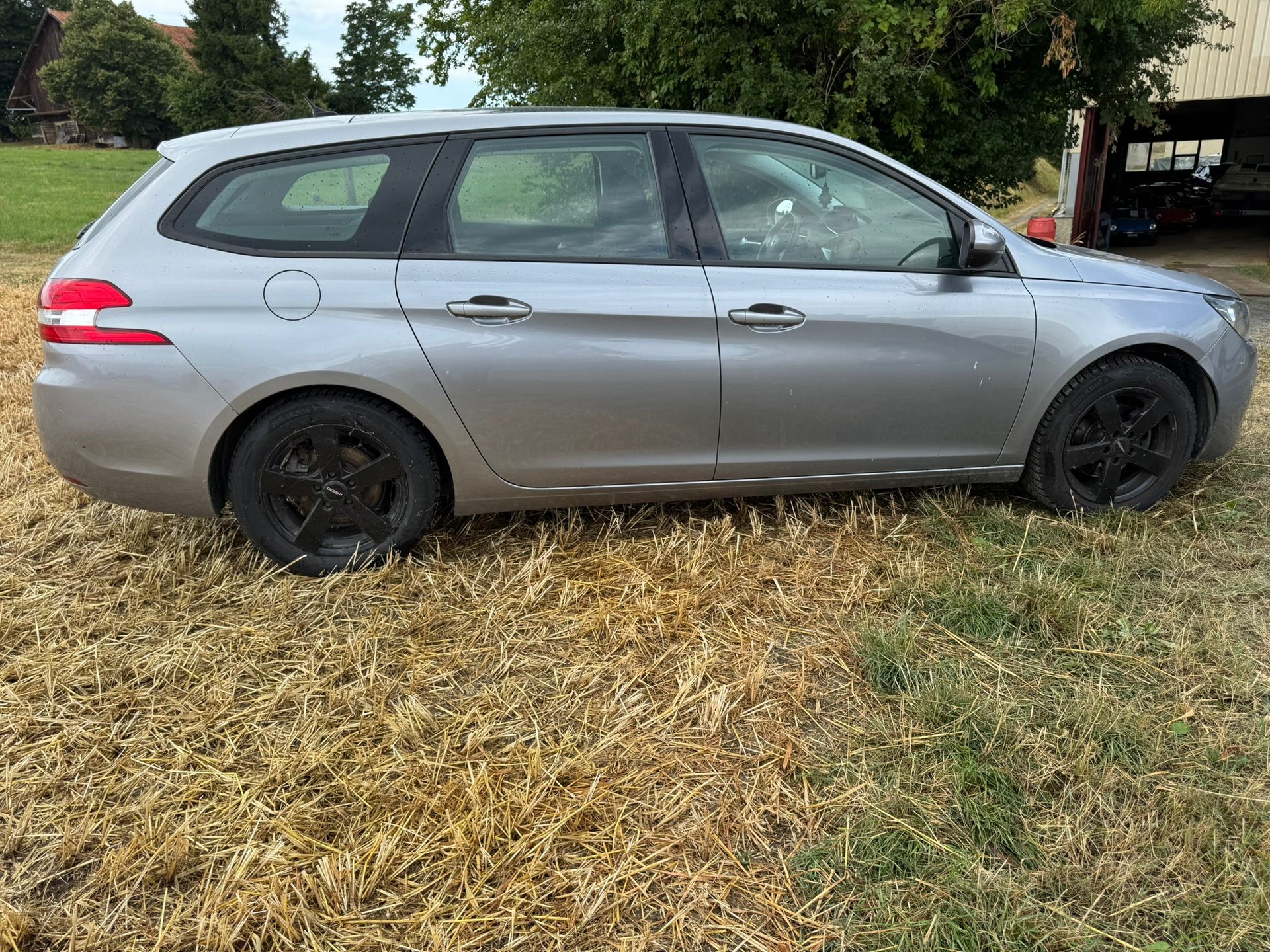 PEUGEOT 308 SW 1.2 THP Active-image-5