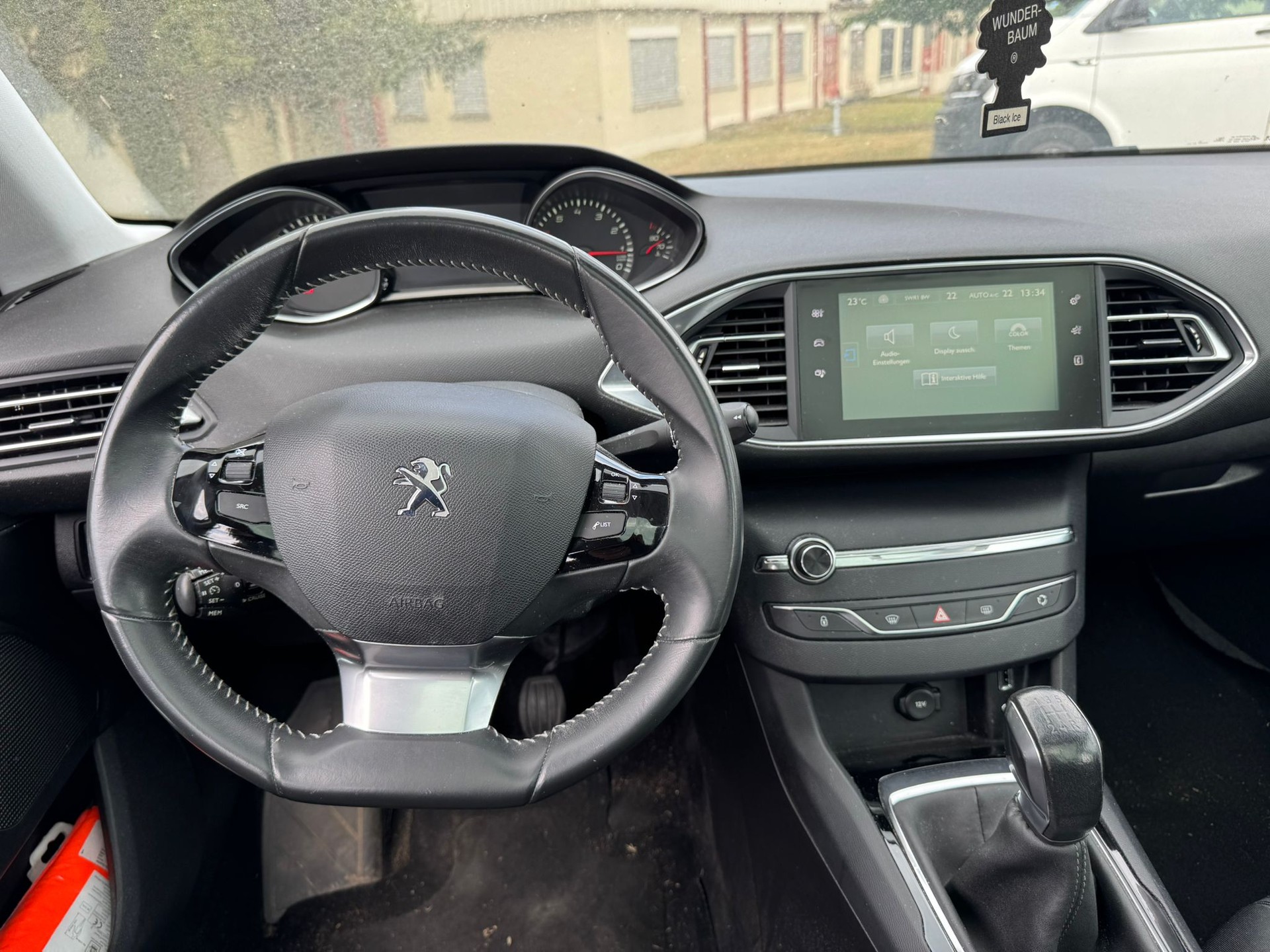 PEUGEOT 308 SW 1.2 THP Active-image-10