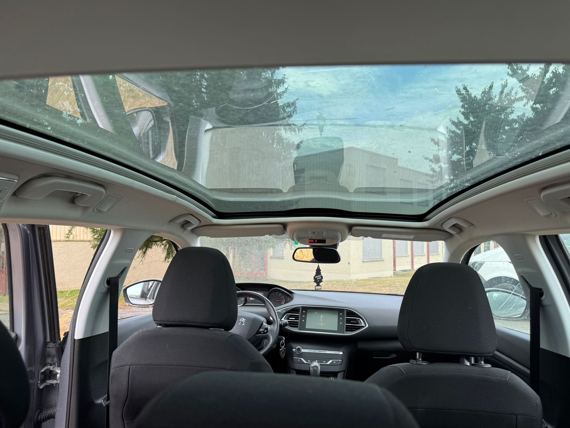 PEUGEOT 308 SW 1.2 THP Active-image-9