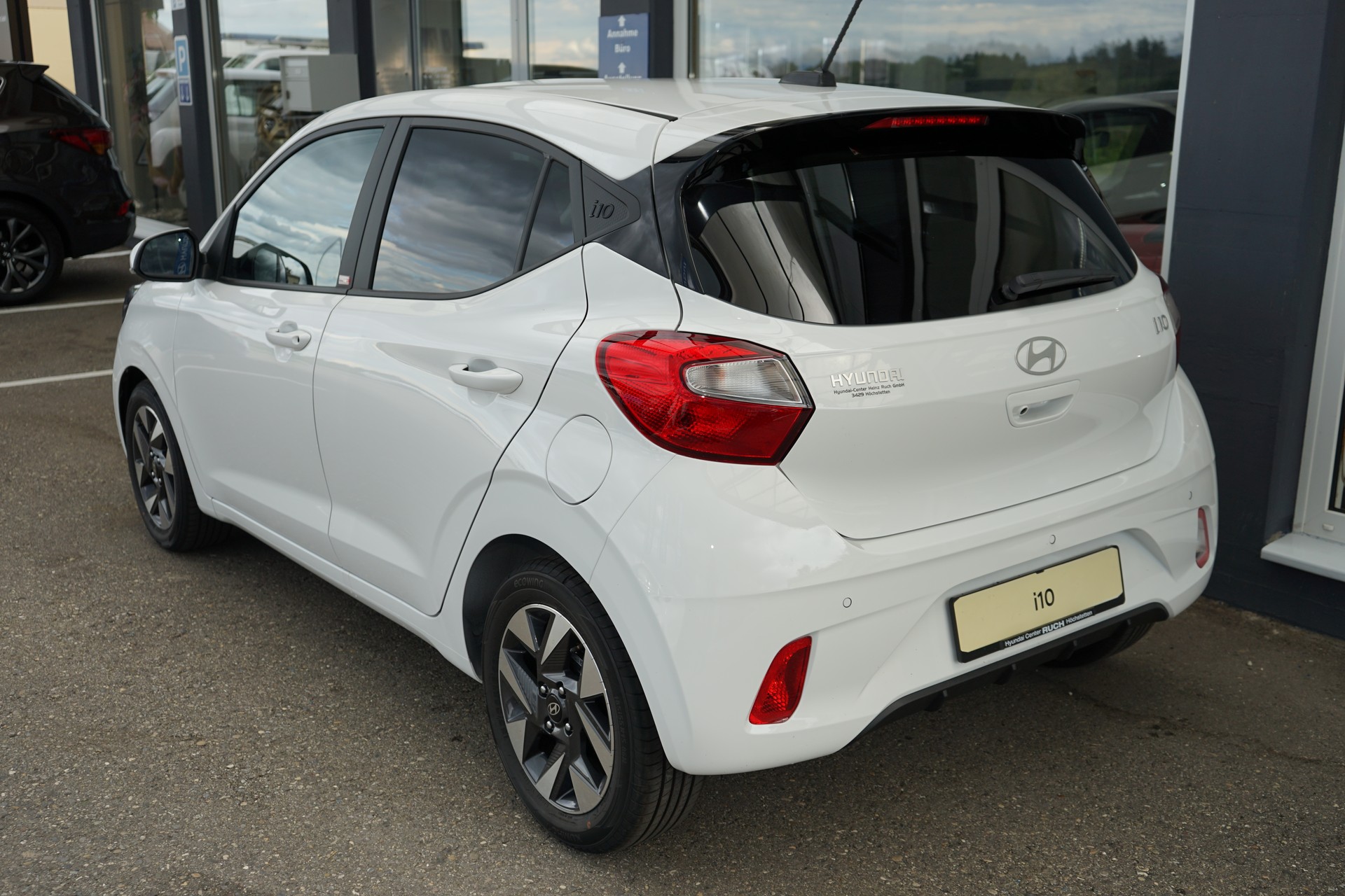 HYUNDAI i10 1.2 Amplia Aut.-image-5