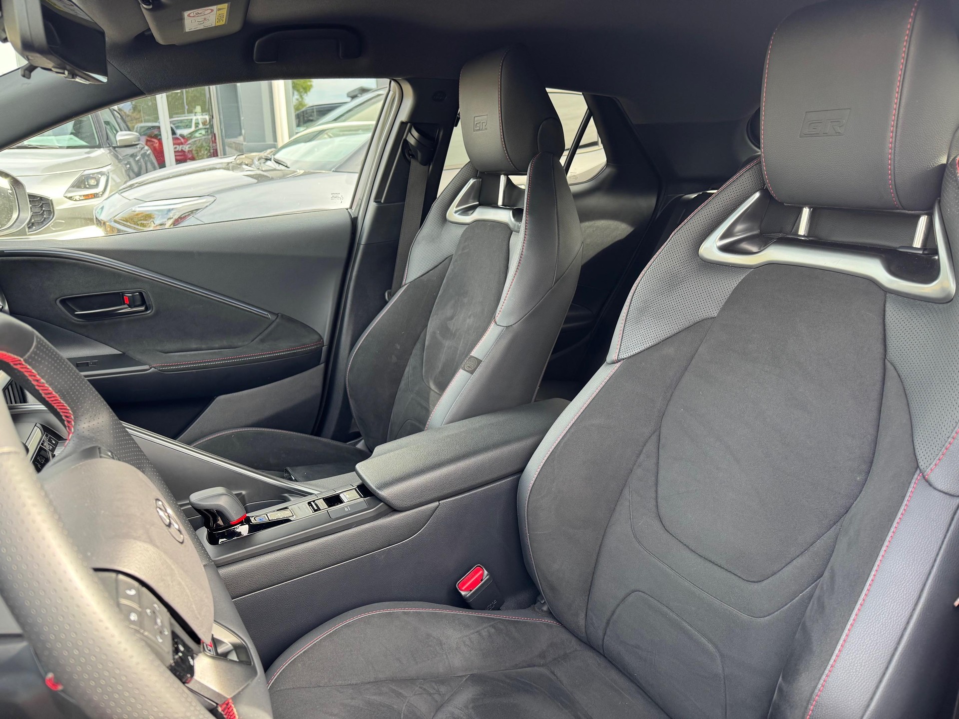 TOYOTA C-HR 2.0 HEV GR Sport Premiere 4x4-image-6