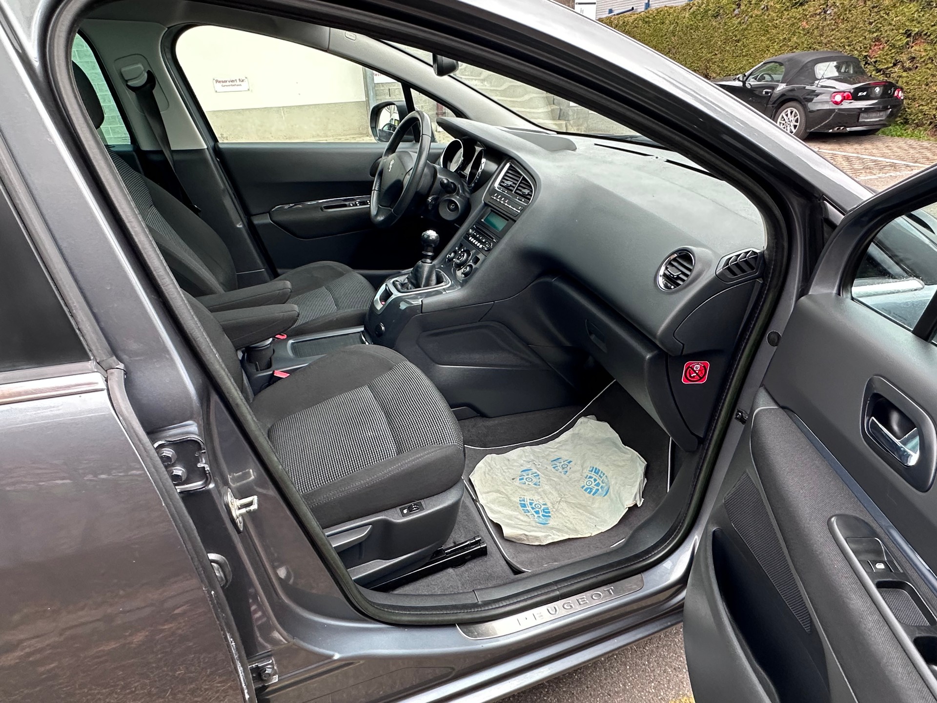 PEUGEOT 5008-image-12