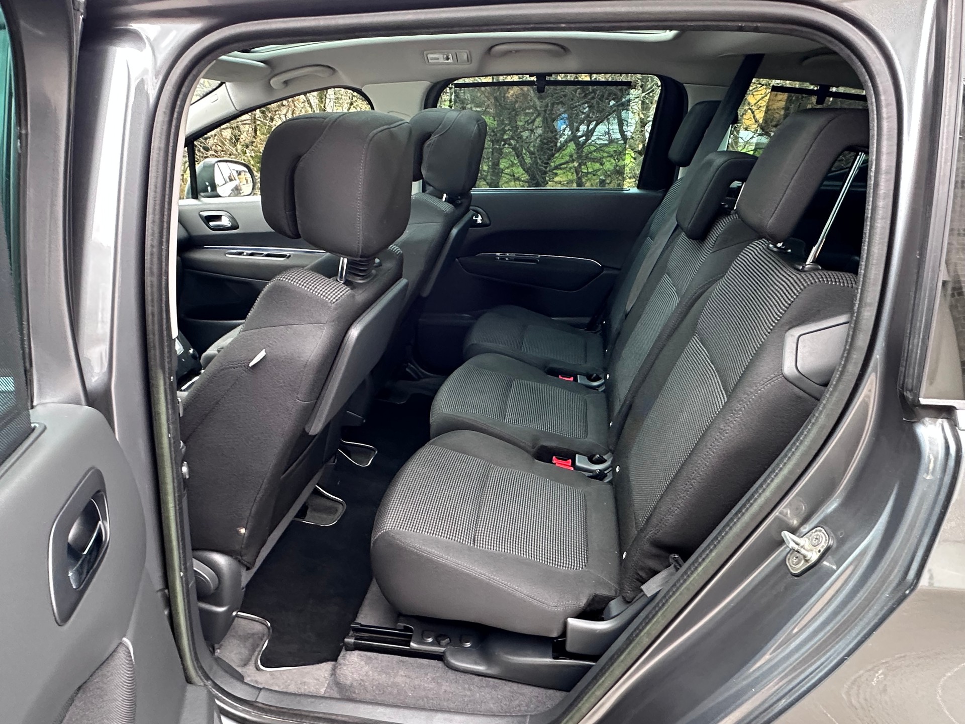 PEUGEOT 5008-image-9