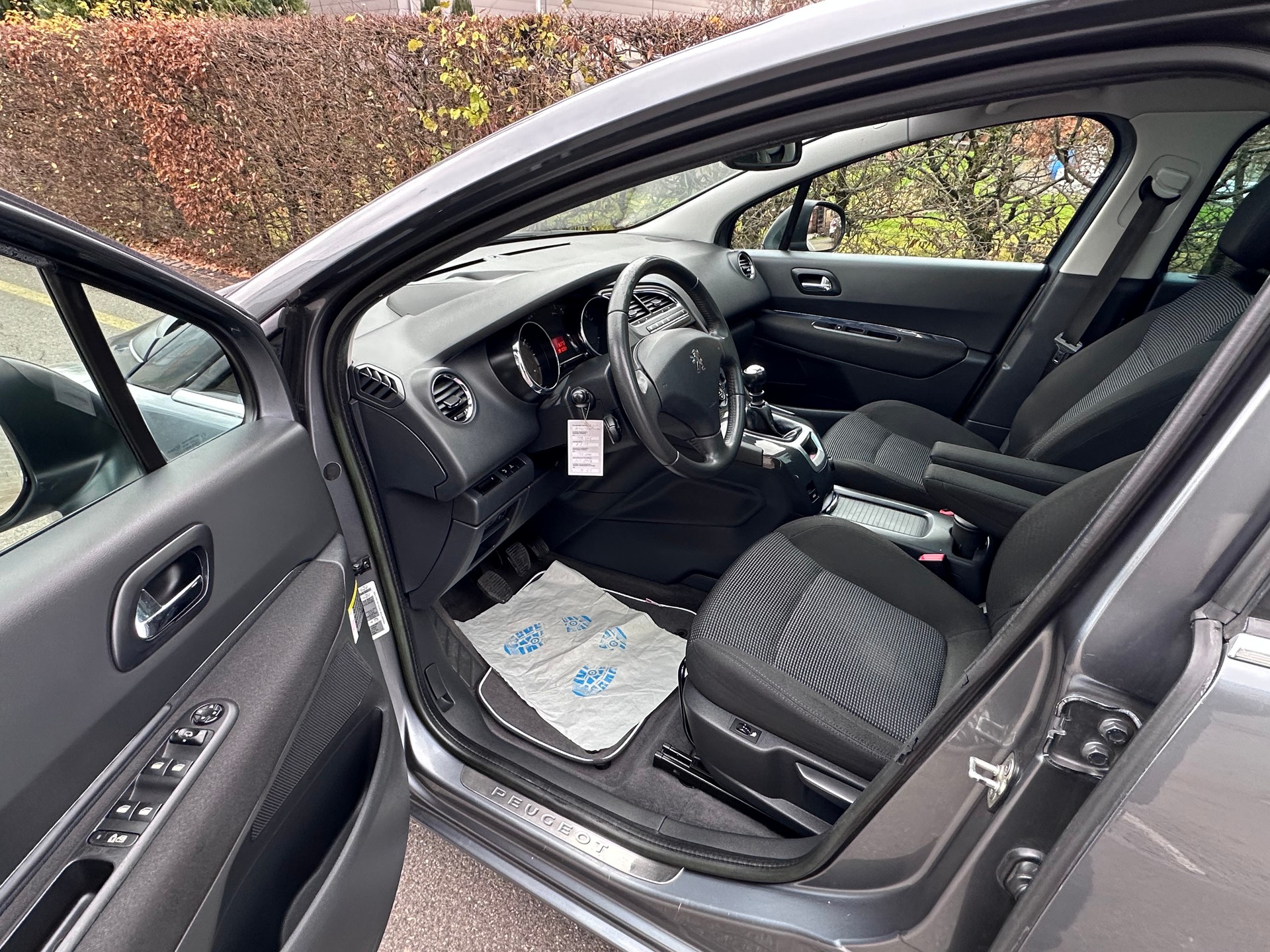 PEUGEOT 5008-image-8