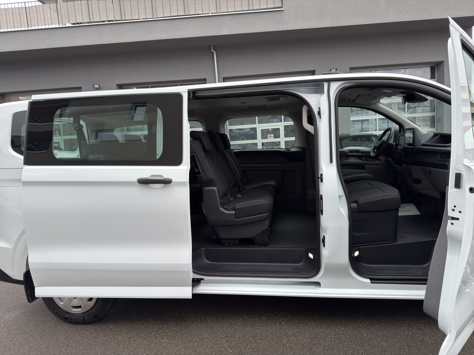 FORD Transit Custom Combi 320 L2H1 Trend Automat-image-24