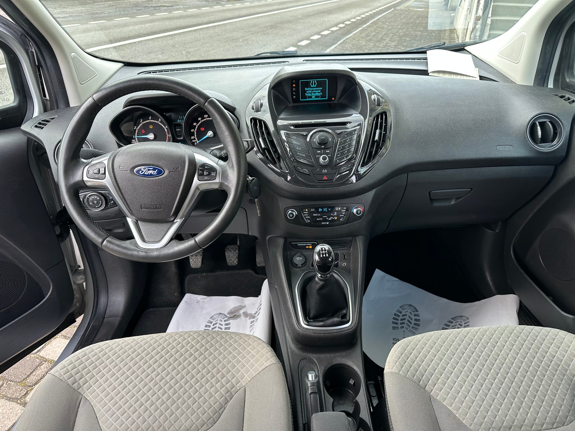 FORD Tourneo Courier 1.0 SCTi Ambiente-image-12