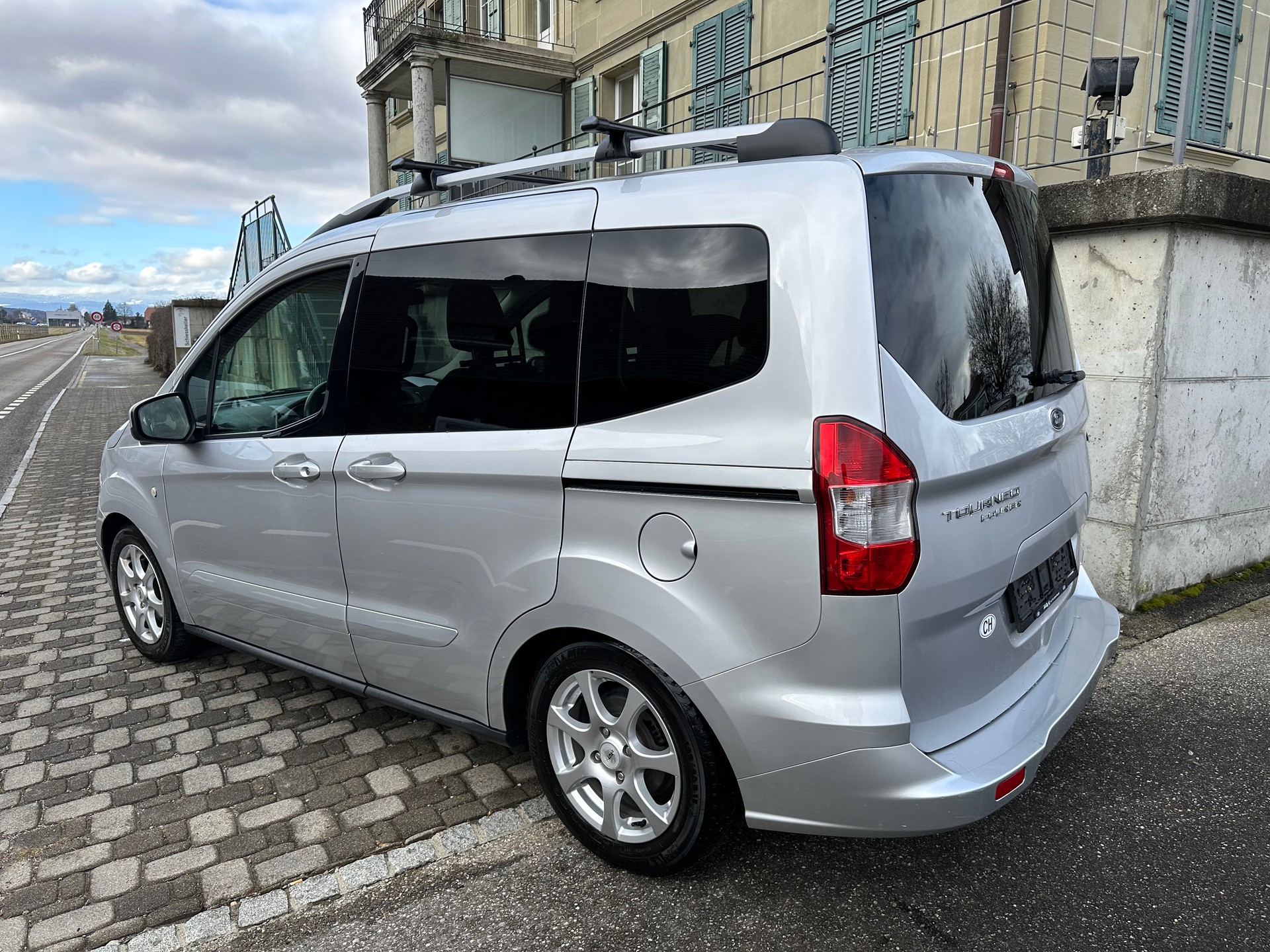 FORD Tourneo Courier 1.0 SCTi Ambiente-image-3