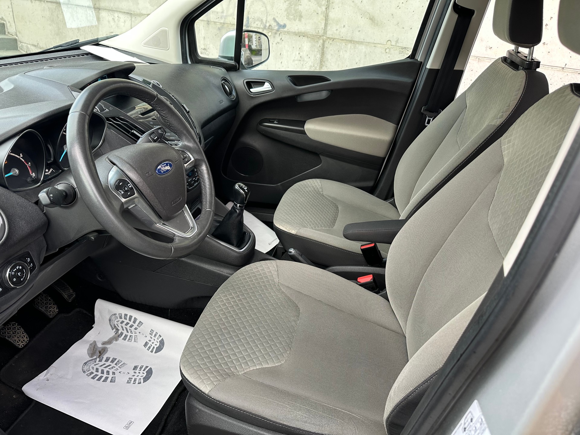 FORD Tourneo Courier 1.0 SCTi Ambiente-image-11