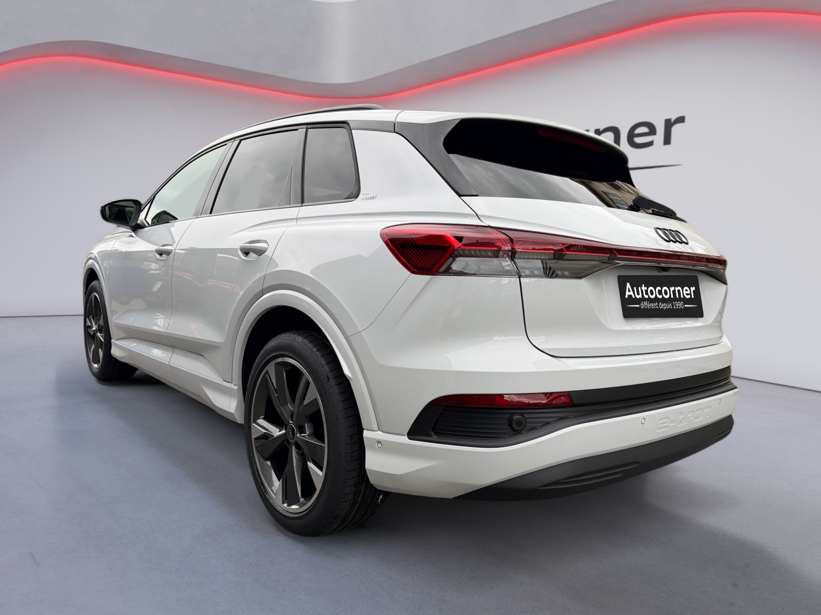 AUDI Q4 e-tron 45 Edition Swiss Ski quattro-showroom-element-2
