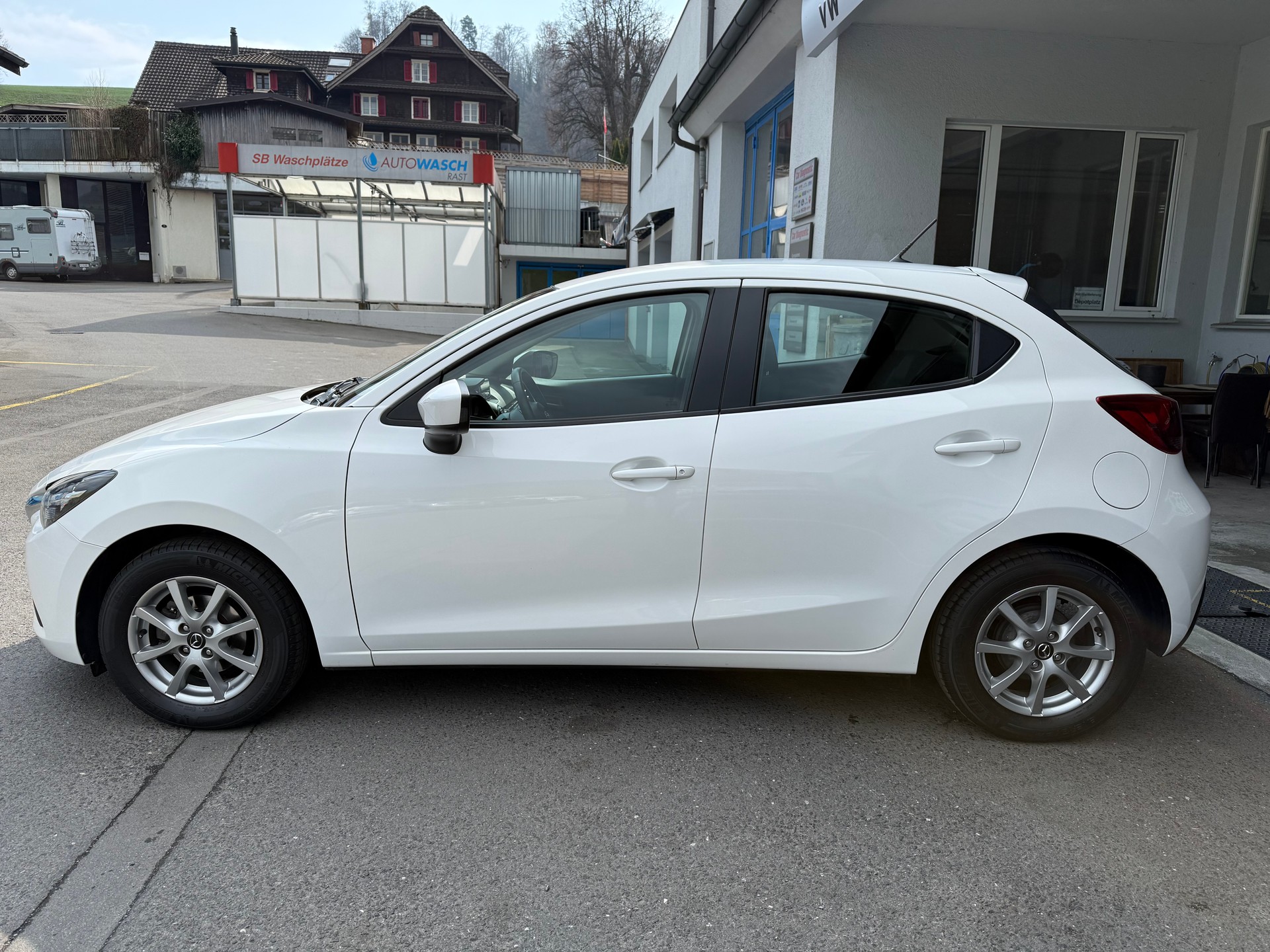 MAZDA 2 1.5i 16V Skyactiv-G Ambition-image-4