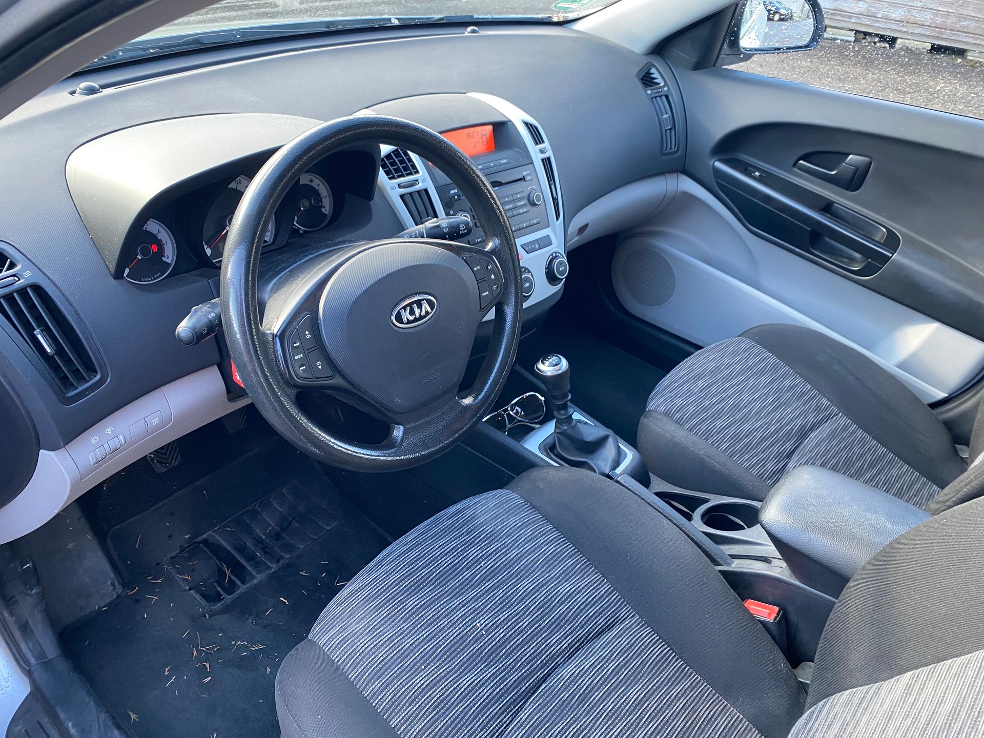 KIA Cee'd Sporty Wagon 1.6 16V Trend-image-4