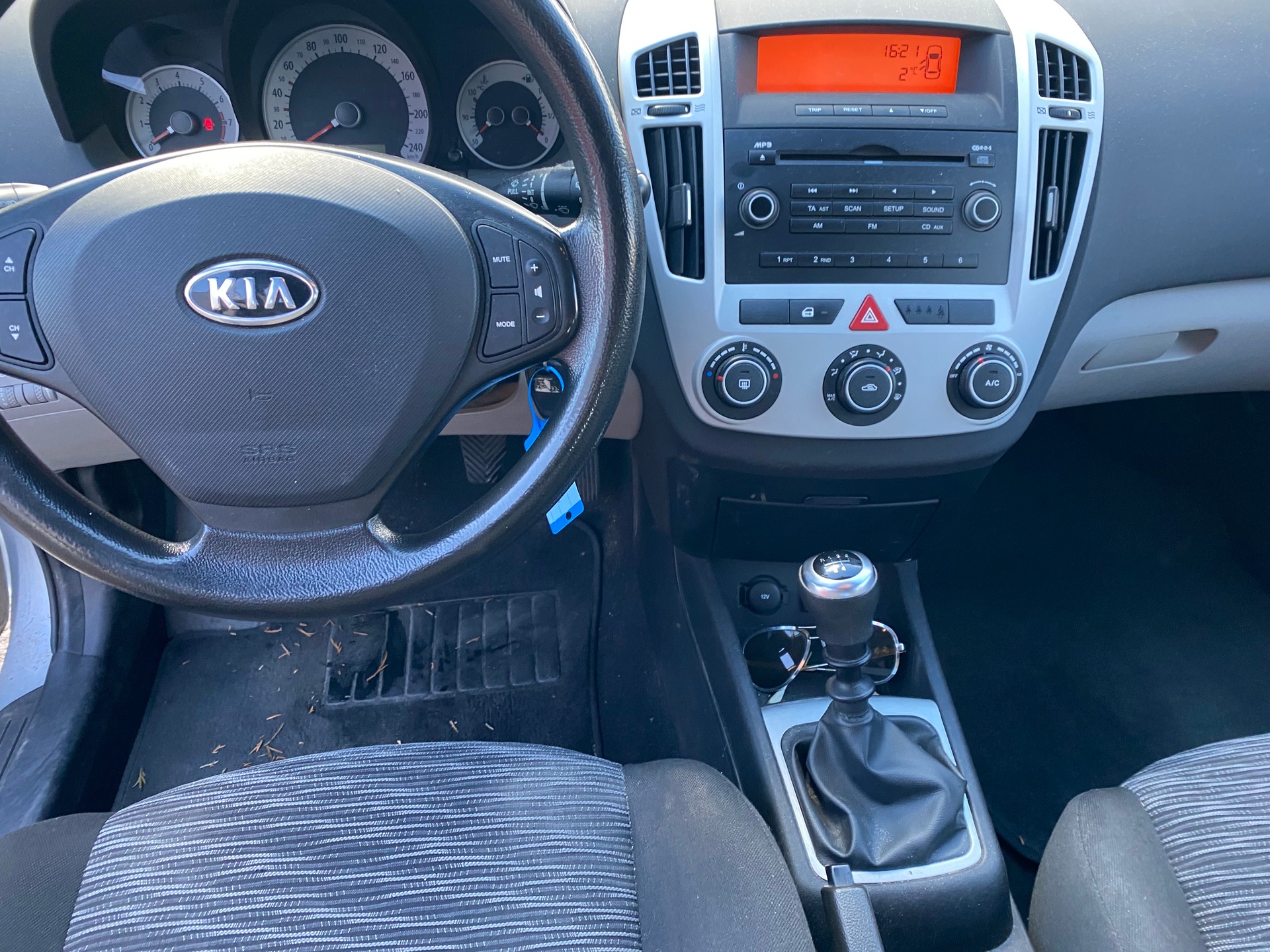 KIA Cee'd Sporty Wagon 1.6 16V Trend-image-6