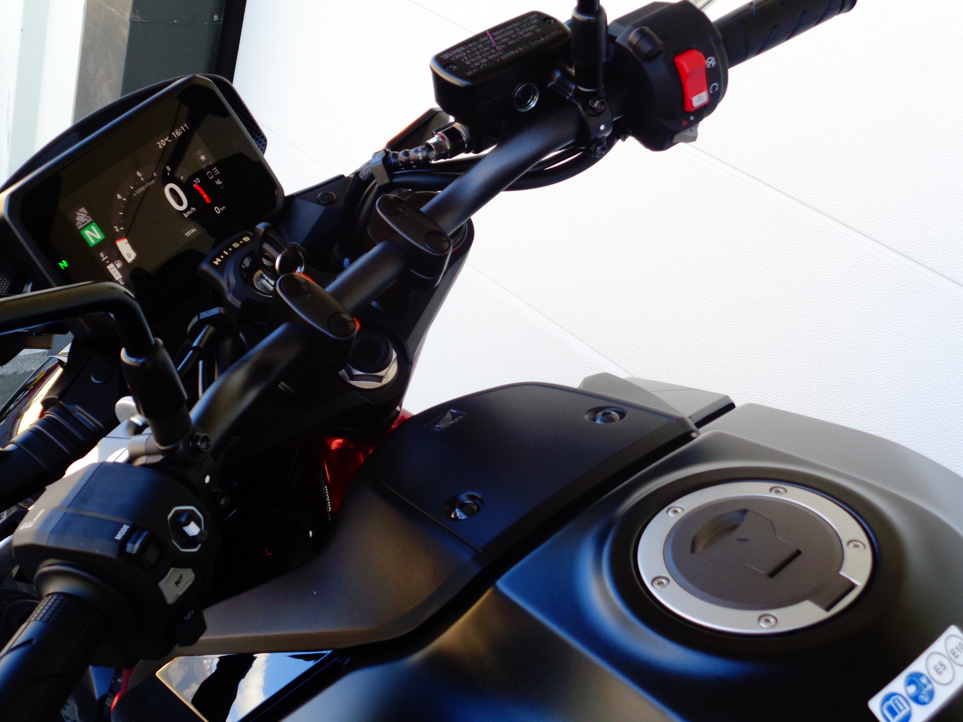 HONDA CB 750 Hornet E-Clutch EC-image-3