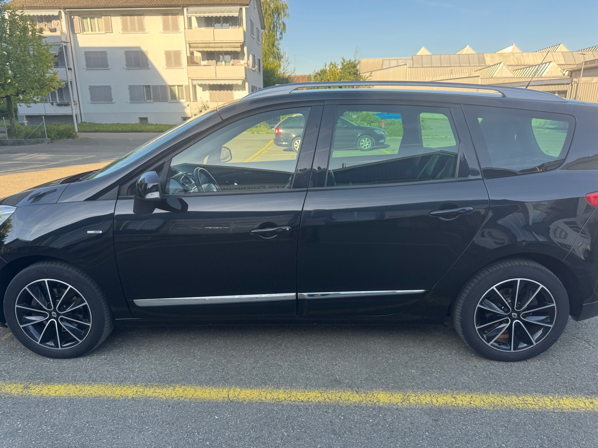 RENAULT Grand Scénic 1.2 16V Turbo Bose Edition-image-5