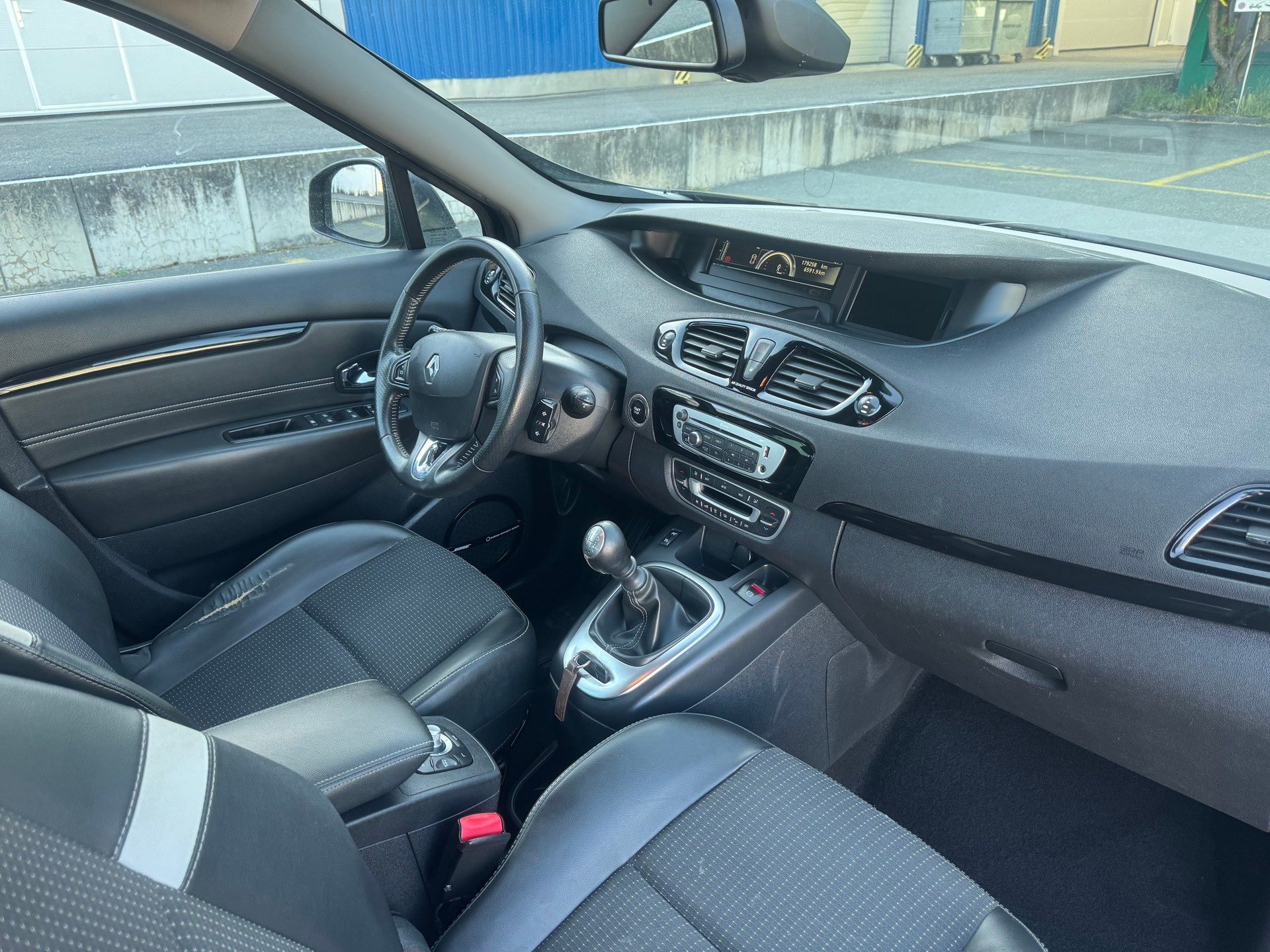 RENAULT Grand Scénic 1.2 16V Turbo Bose Edition-image-8