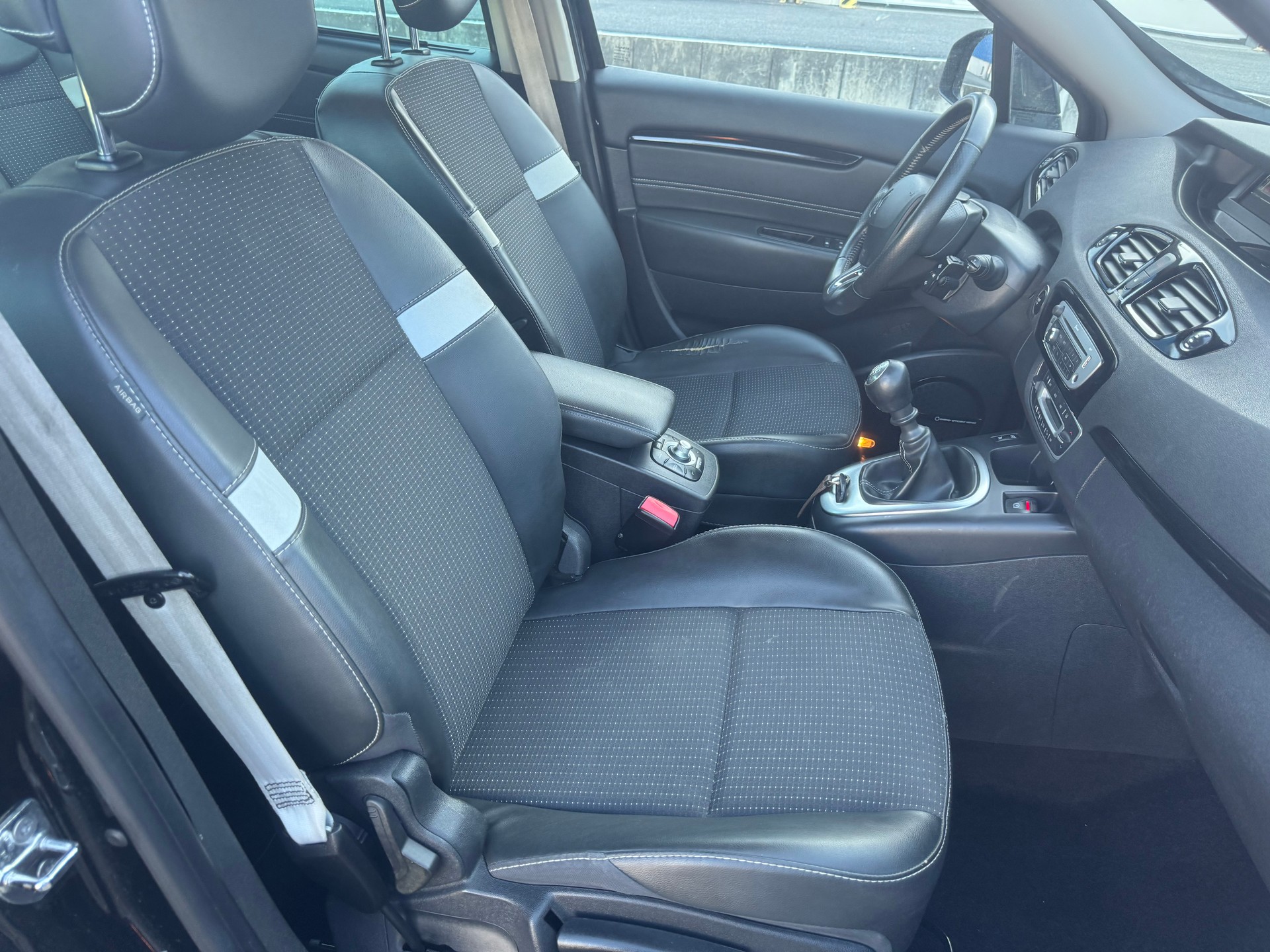 RENAULT Grand Scénic 1.2 16V Turbo Bose Edition-image-7
