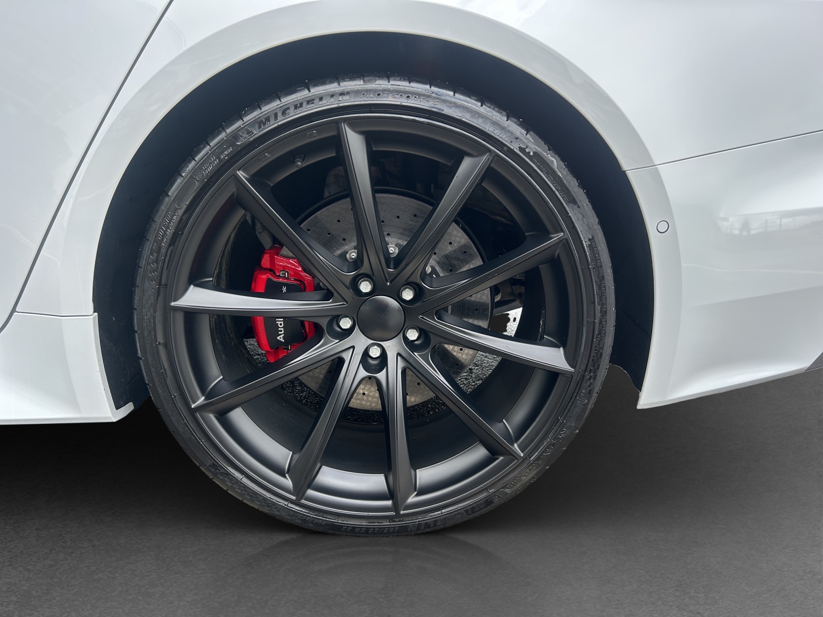 AUDI RS6 Avant 4.0 TFSI V8 Performance quattro-image-10