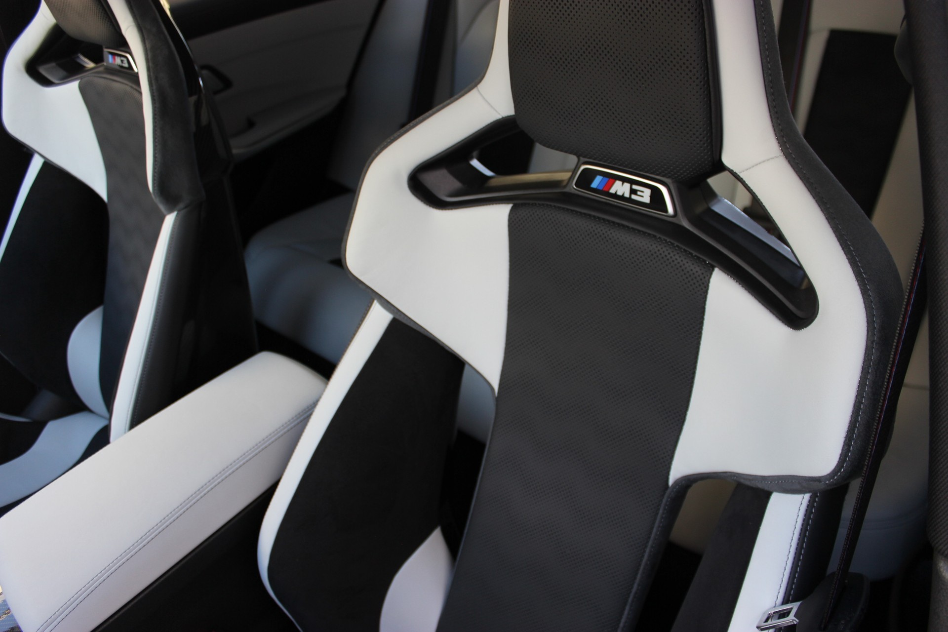 BMW M3 Touring xDrive Competition M CARBON EXTERIEURPAKET Sonderlackierung*DARK EMERALD GREEN METALLIC*-image-12