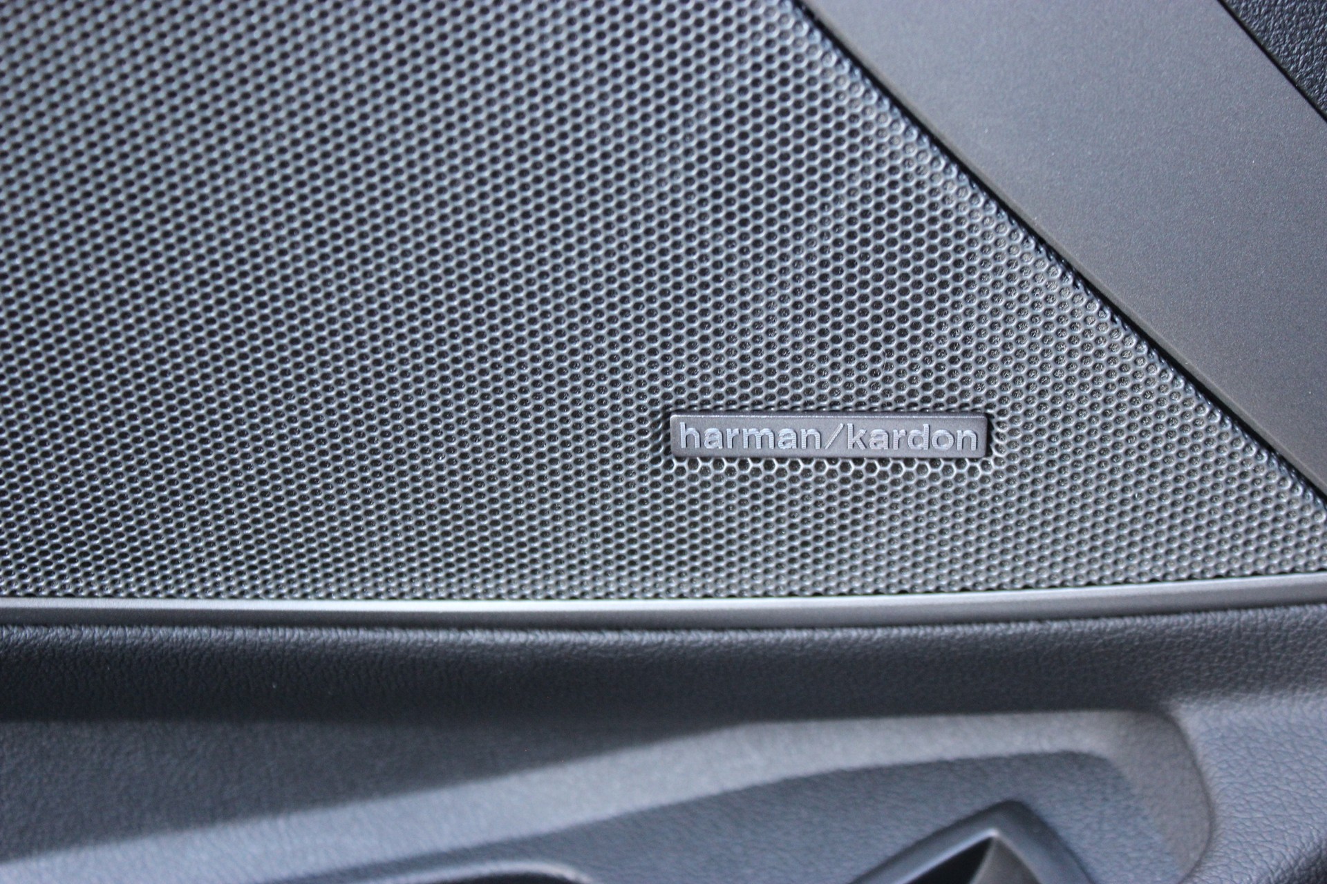 BMW M3 Touring xDrive Competition M CARBON EXTERIEURPAKET Sonderlackierung*DARK EMERALD GREEN METALLIC*-image-6