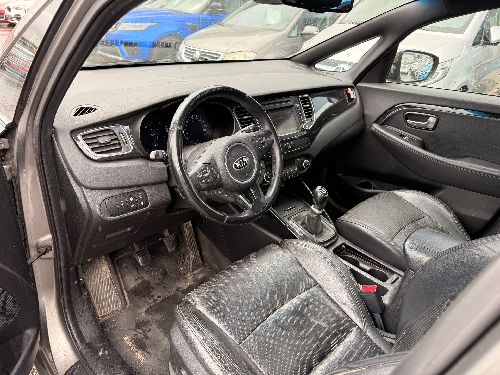 KIA Carens 1.7 CRDi Trend-image-6