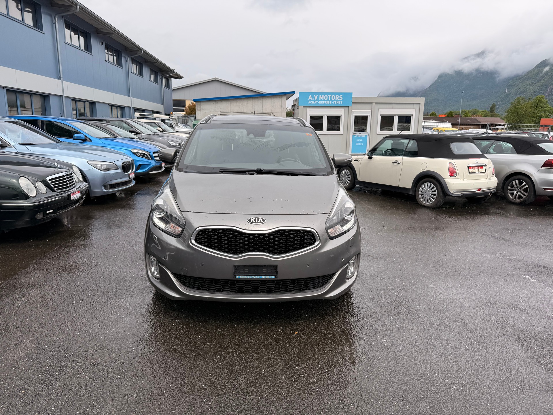 KIA Carens 1.7 CRDi Trend-image-1